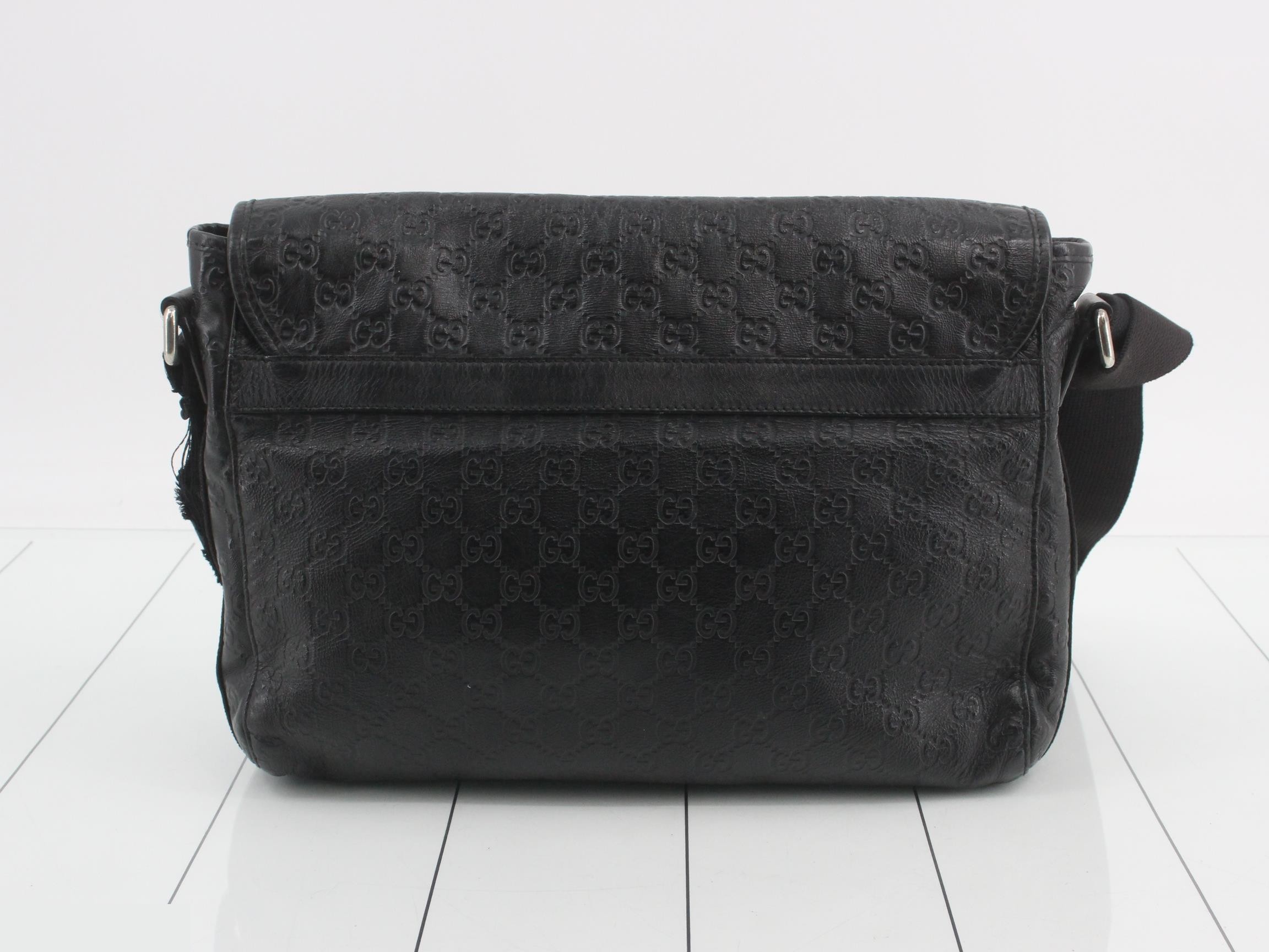 Guccisima leather logo embossed shoulder bag black — view 2