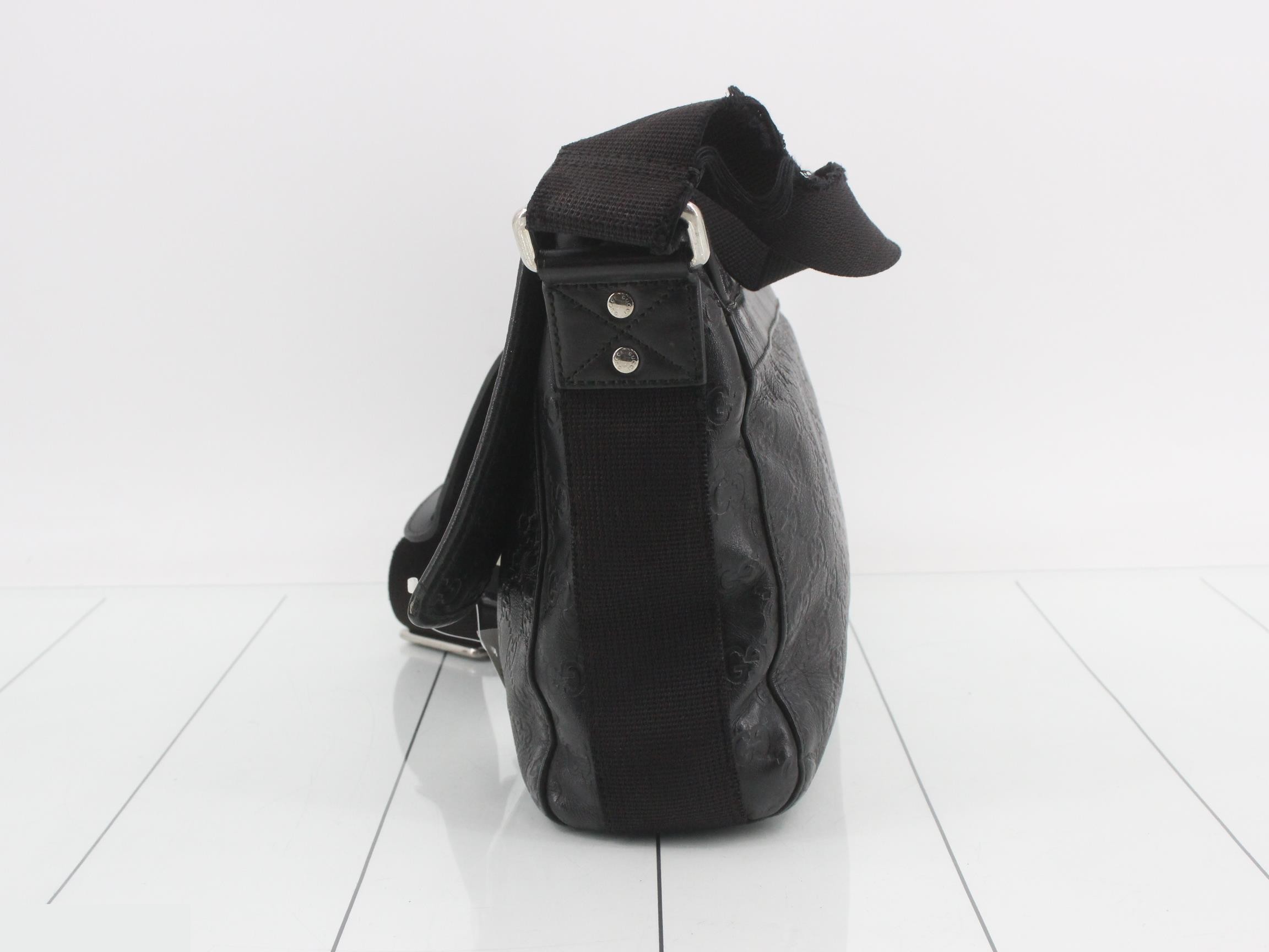 Guccisima leather logo embossed shoulder bag black — view 3