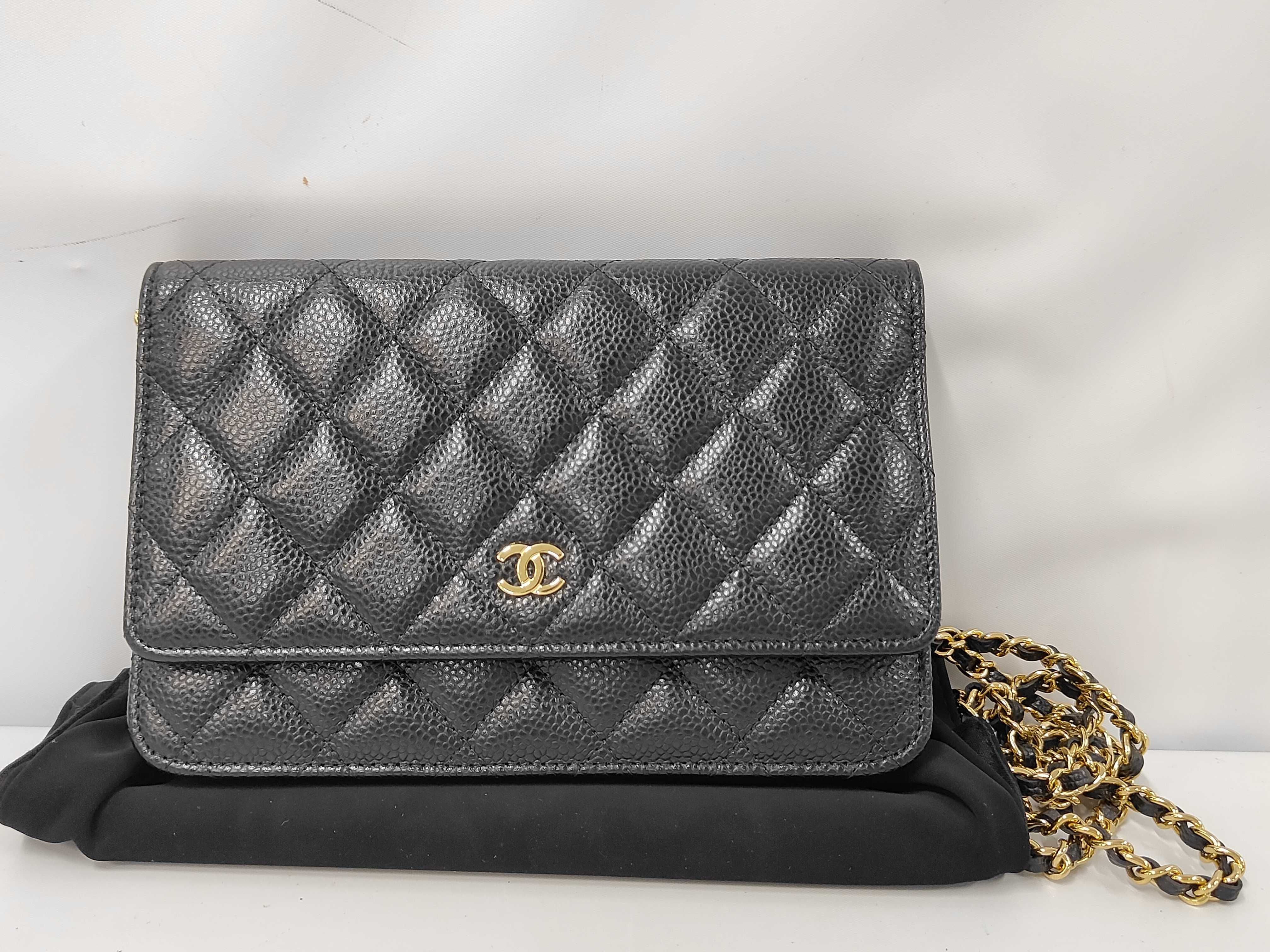 Matelassé Chain Wallet, Black Caviar Leather, Gold Hardware, AP0250 K7HNTL0C, Shoulder Bag