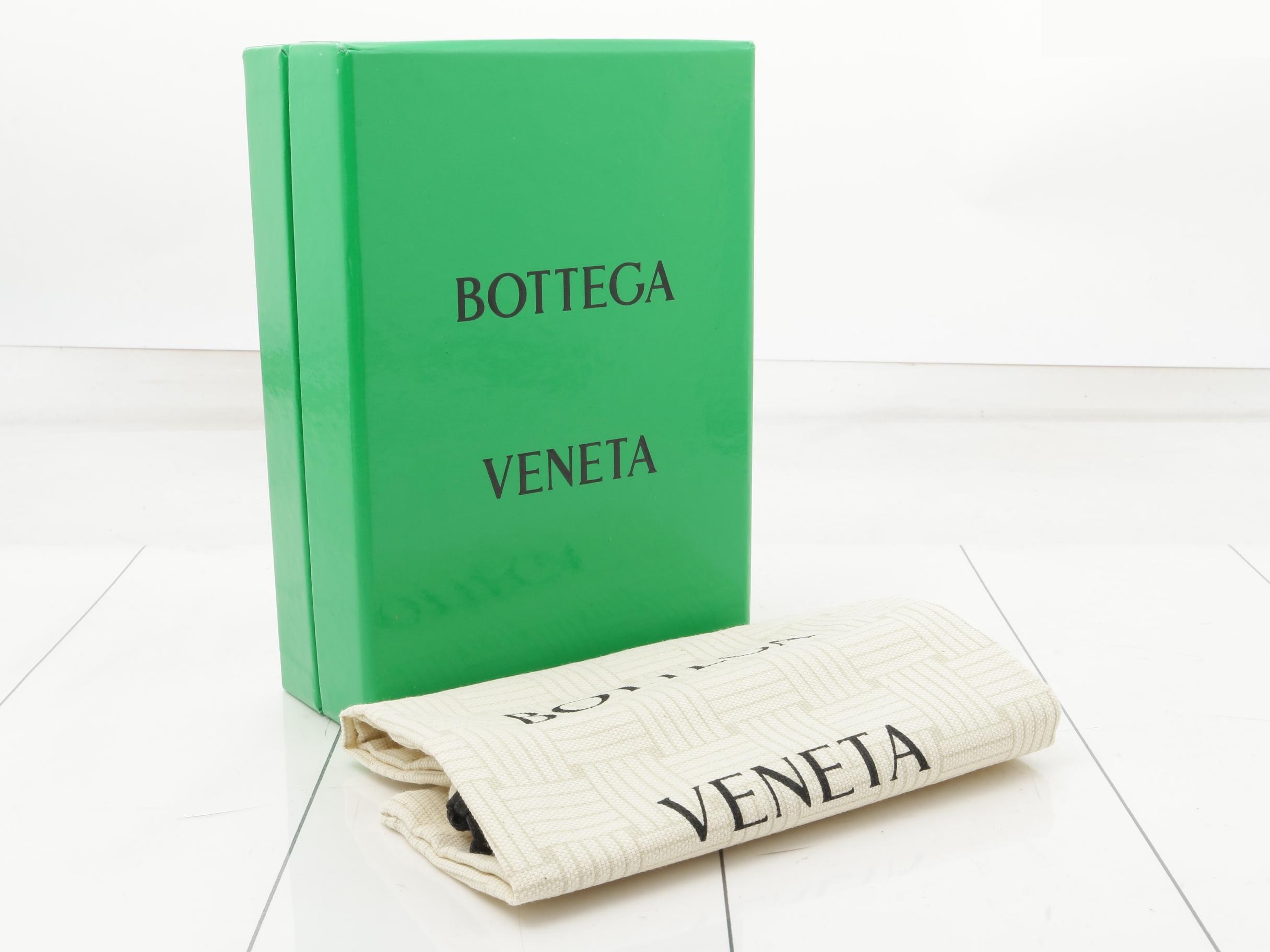 Maxi Intrecciato Bi-fold Wallet — view 5