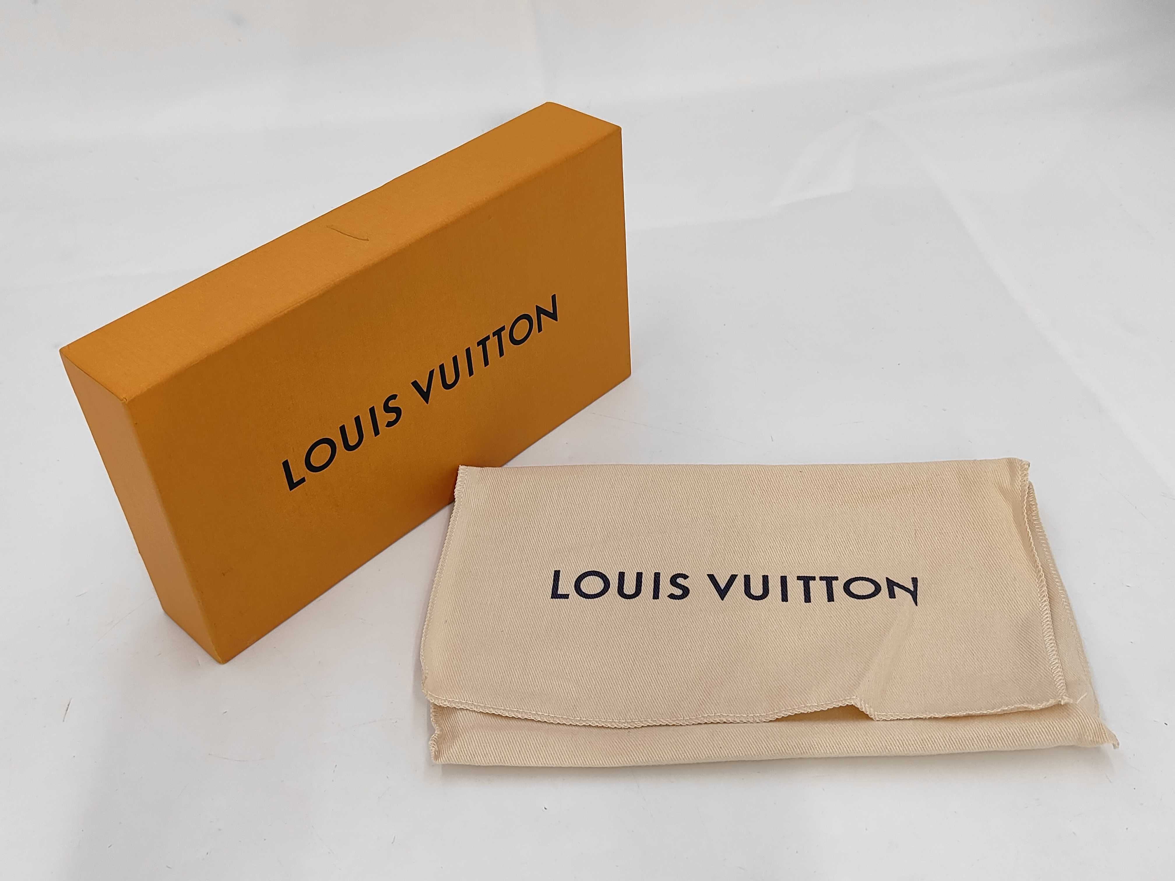 LV Supreme Zippy Organizer M67723 CA2107 Wallet — view 10
