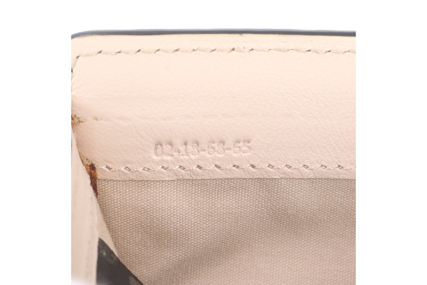 Hologram sticker included Alphabet leather trifold wallet — view 11