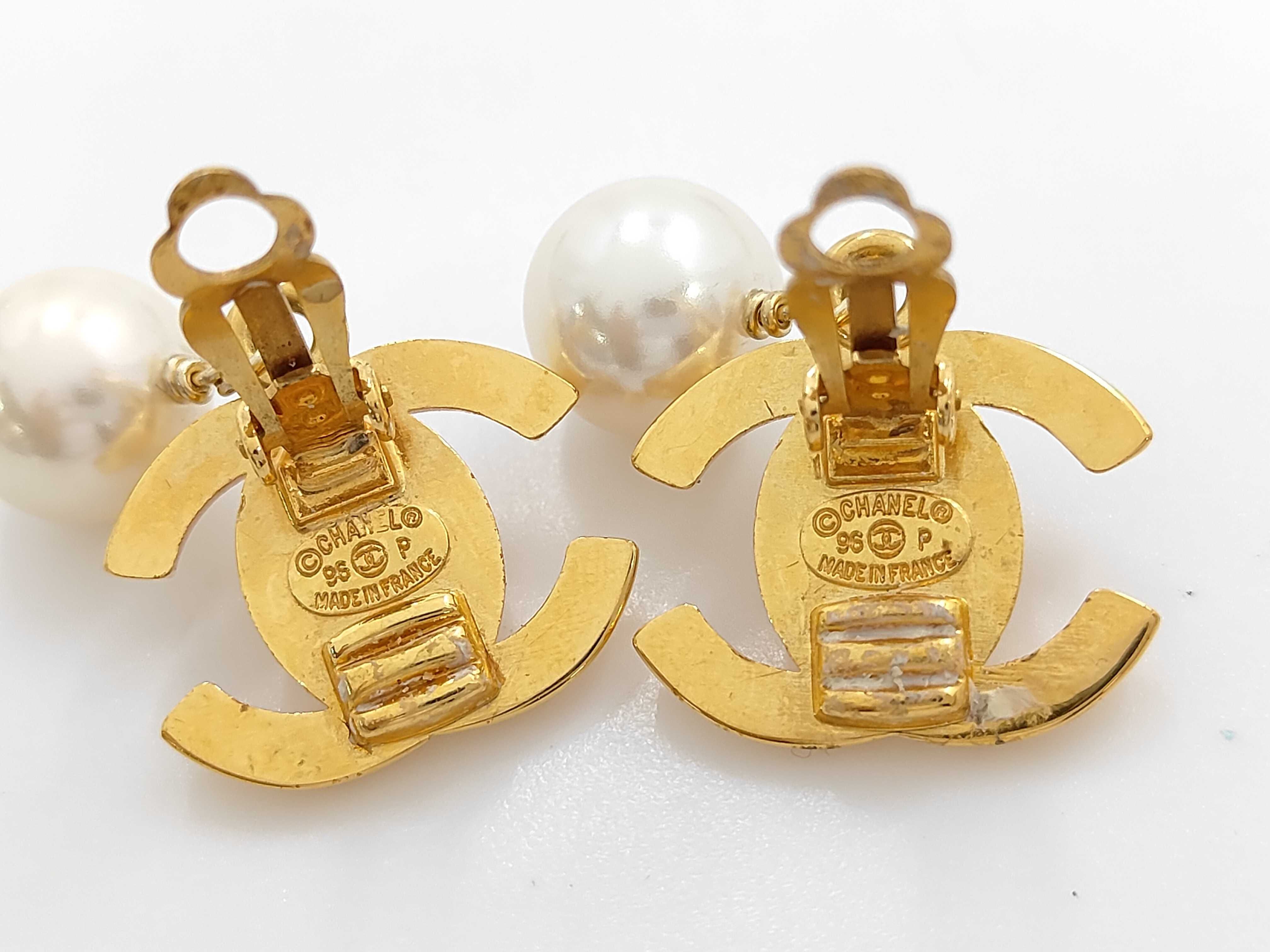 Turnlock F Pearl Earrings (with comments) 96P Earrings — view 5