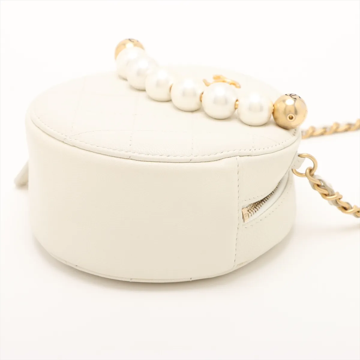 Matelassé Leather Chain Shoulder Bag, Pearl Round, White, Gold Hardware, 29265147, Serial Number 29, AP0999 — view 3