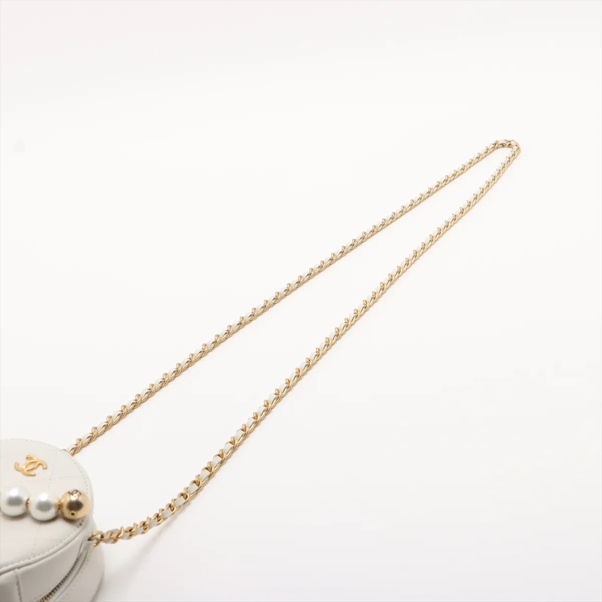 Matelassé Leather Chain Shoulder Bag, Pearl Round, White, Gold Hardware, 29265147, Serial Number 29, AP0999 — view 5