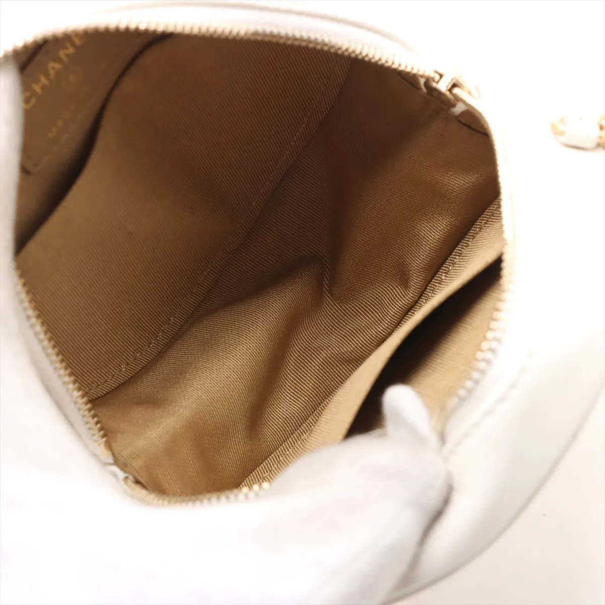 Matelassé Leather Chain Shoulder Bag, Pearl Round, White, Gold Hardware, 29265147, Serial Number 29, AP0999 — view 6