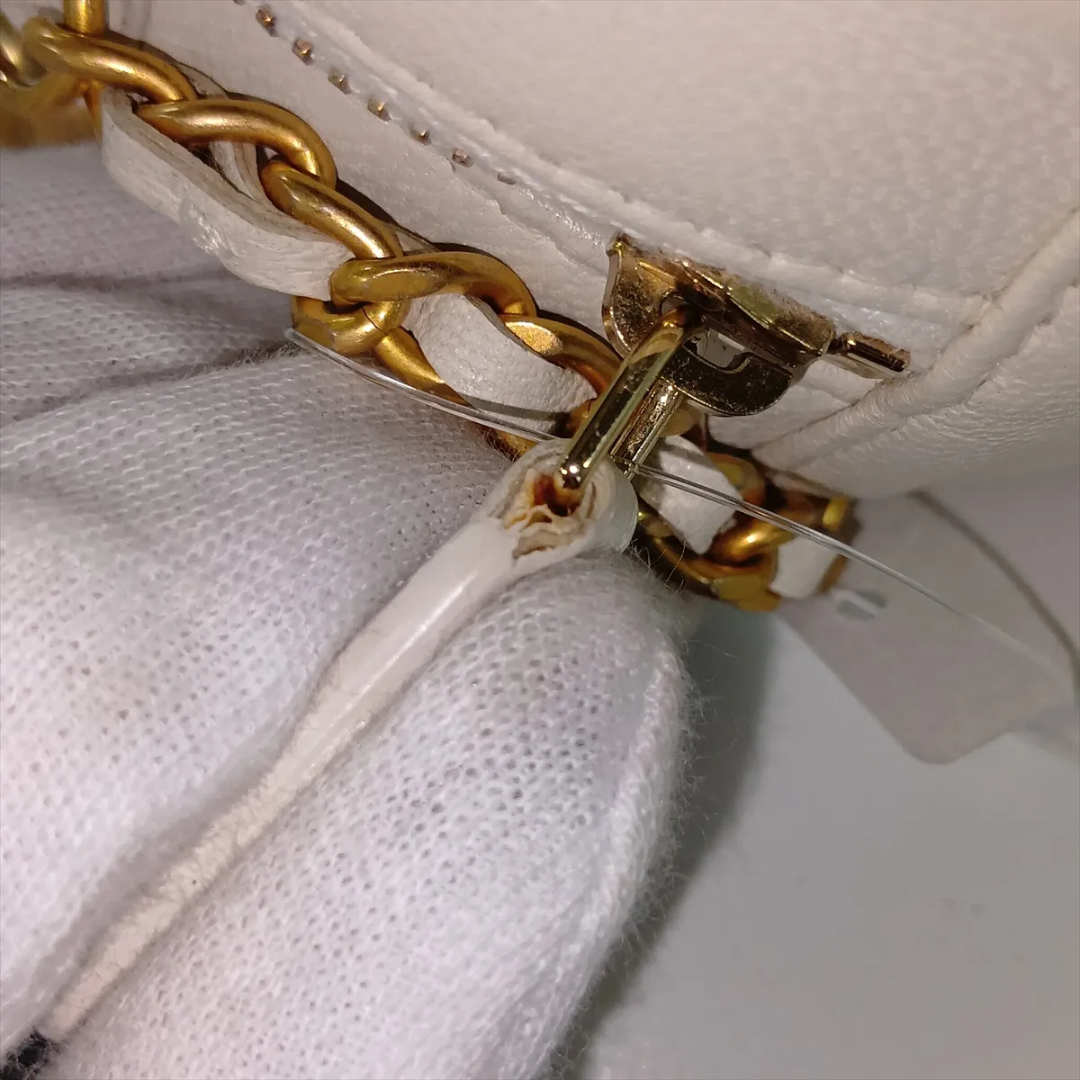 Matelassé Leather Chain Shoulder Bag, Pearl Round, White, Gold Hardware, 29265147, Serial Number 29, AP0999 — view 9