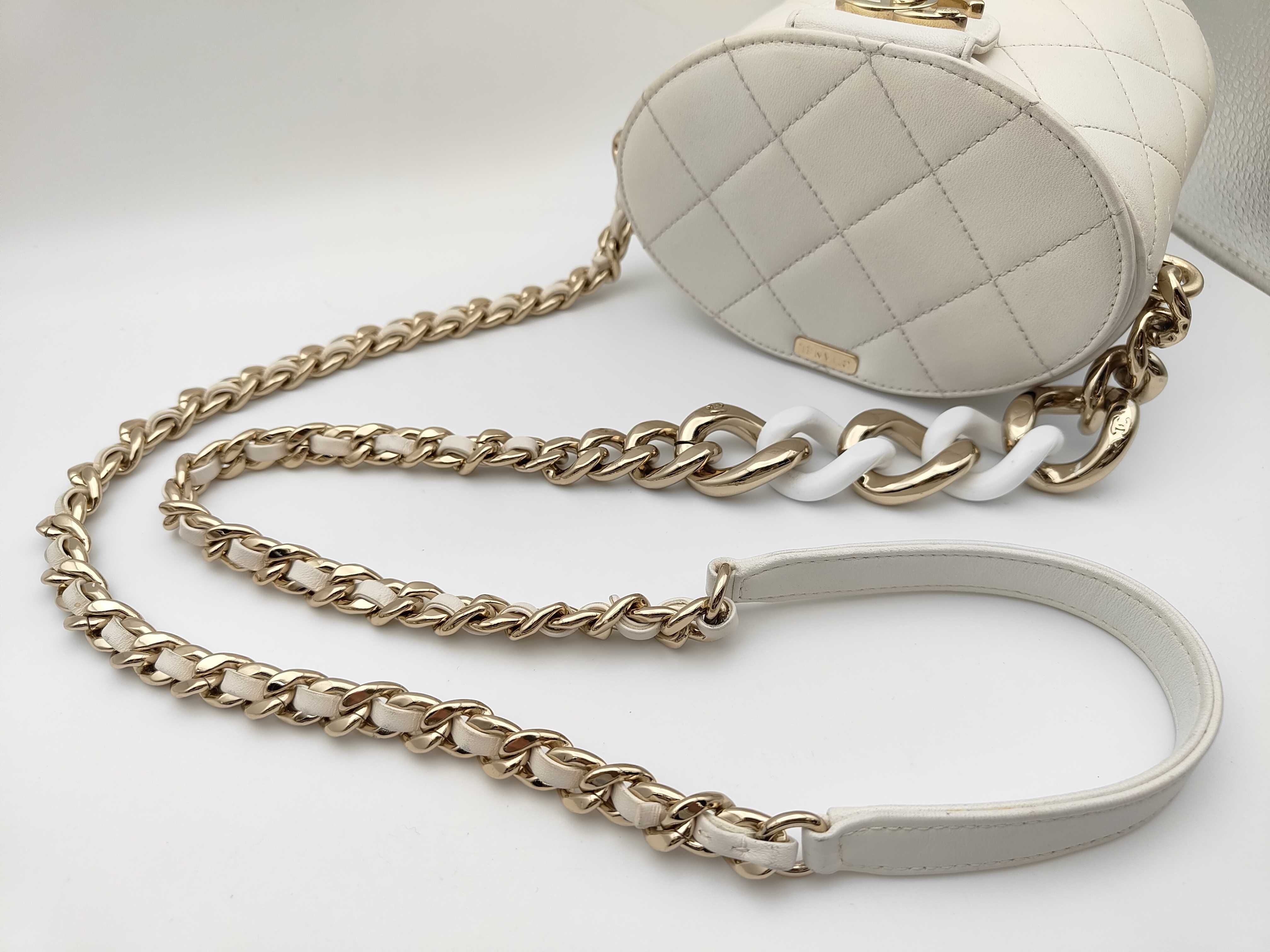 Vanity Chain Shoulder Bag — view 3