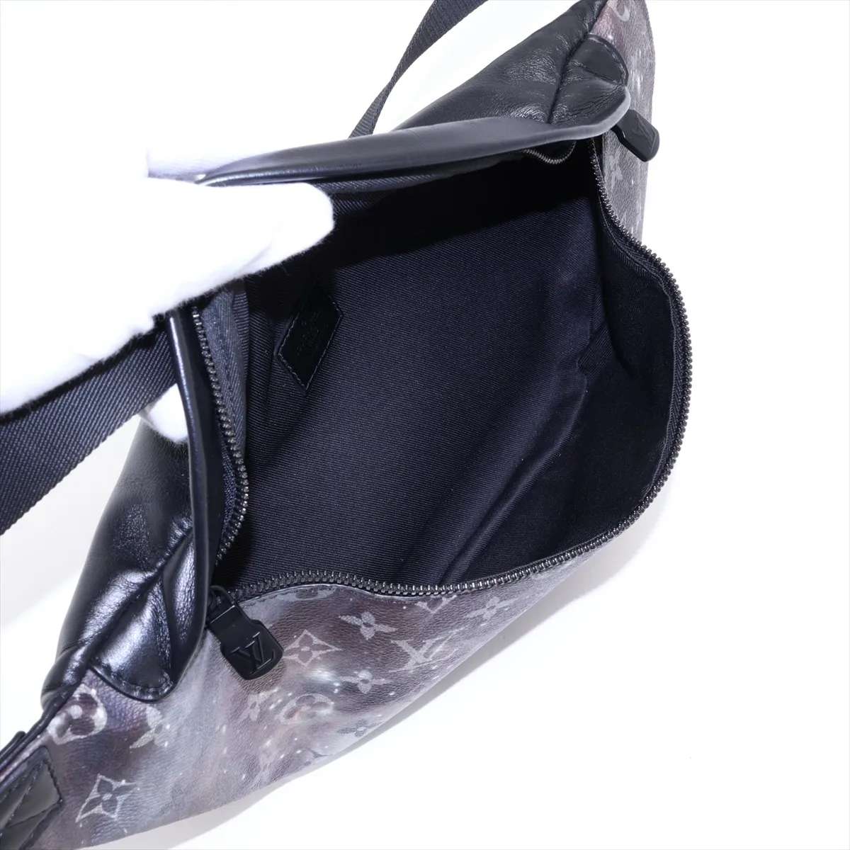 Monogram Galaxy Discovery Bum Bag M44444 Black (RFID detected) — view 6