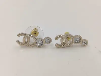 GP Hardware Coco Mark Rhinestone Earrings B24B