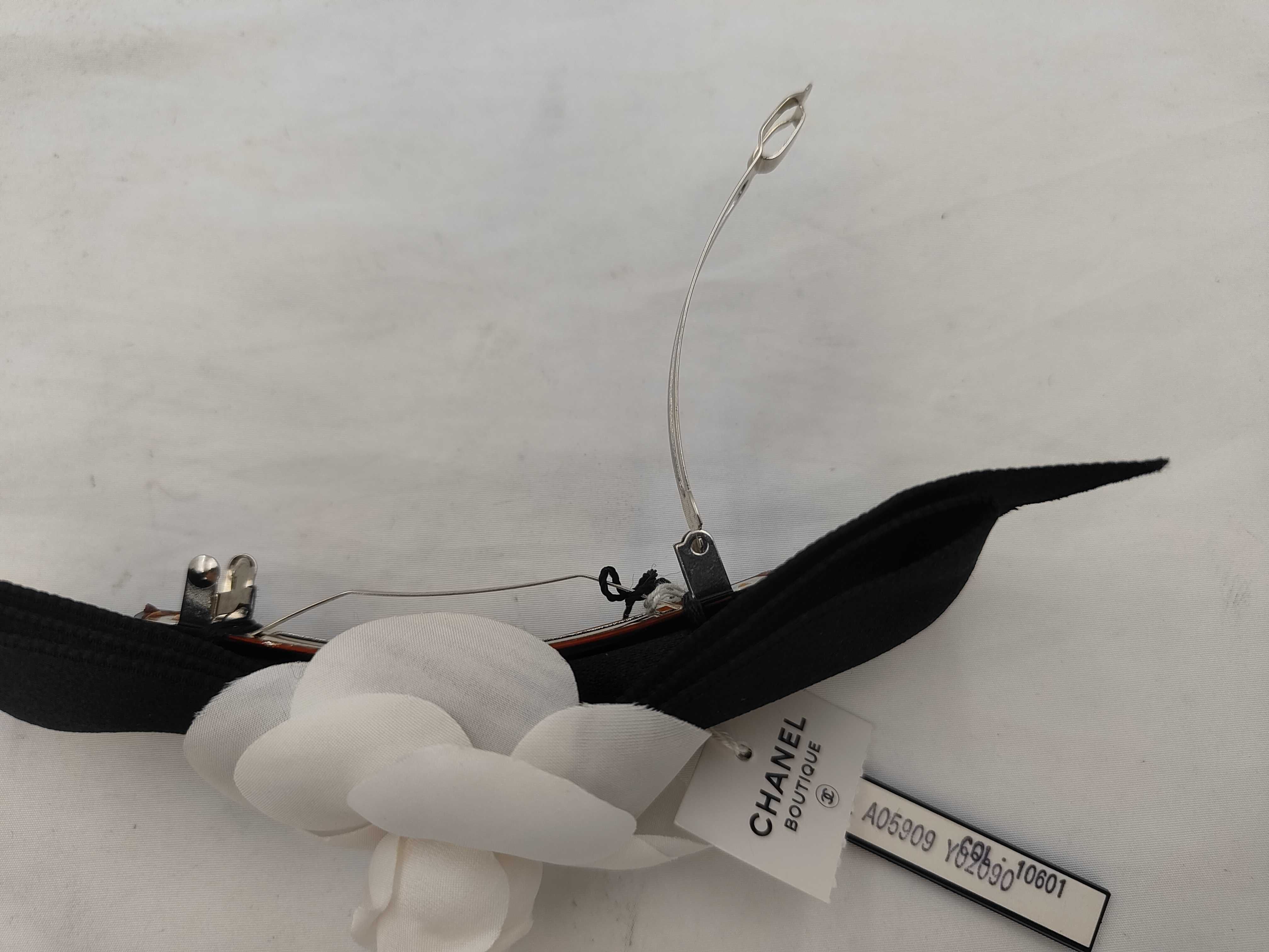 Camellia / Serial number unknown / Barrette / Satin hair accessory — view 3