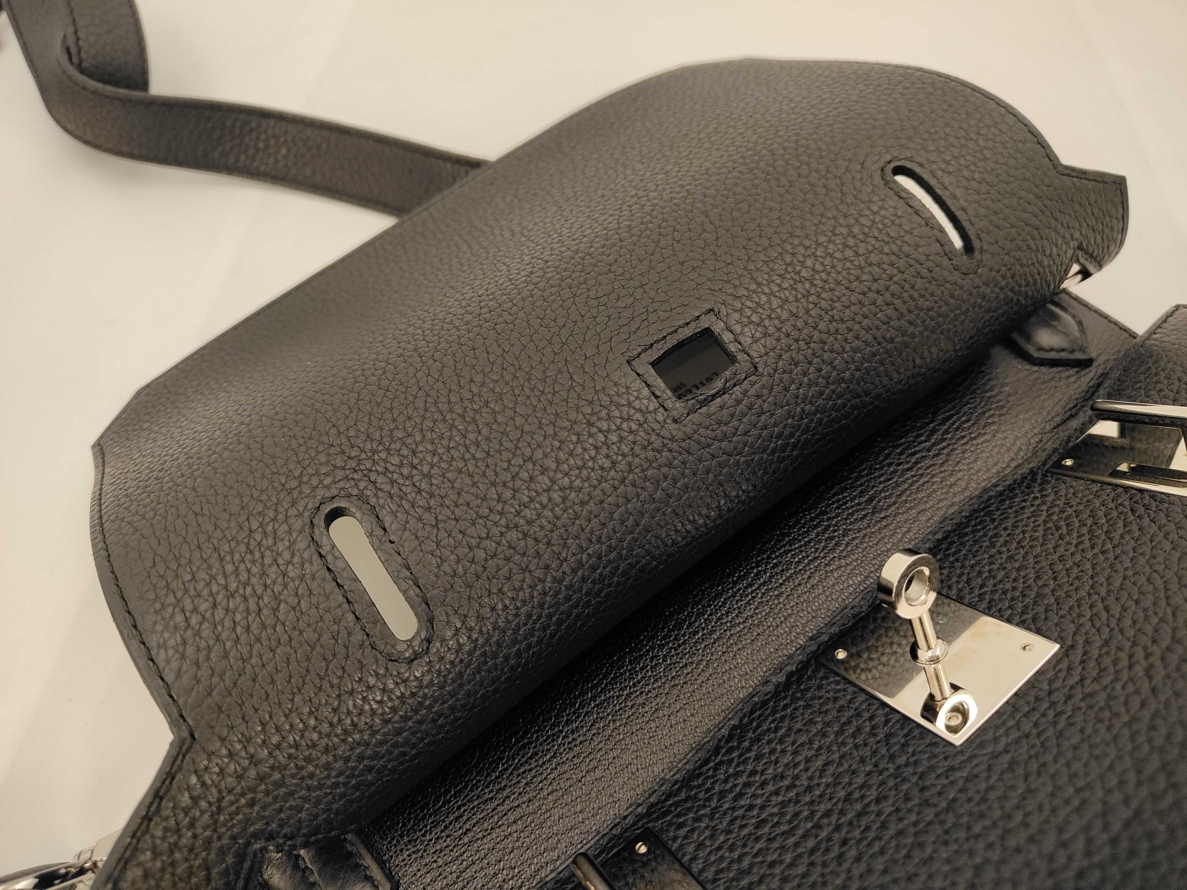 28 ?P Togo Silver Hardware Shoulder Bag — view 9