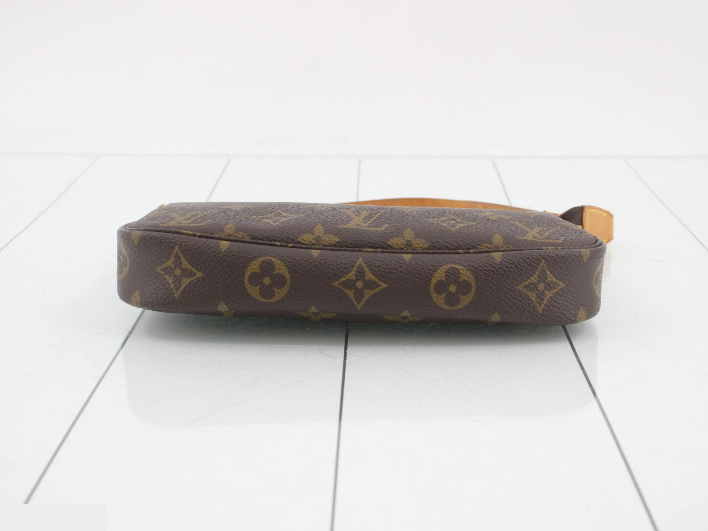 Pochette Accessoires (old model) - with box — view 3