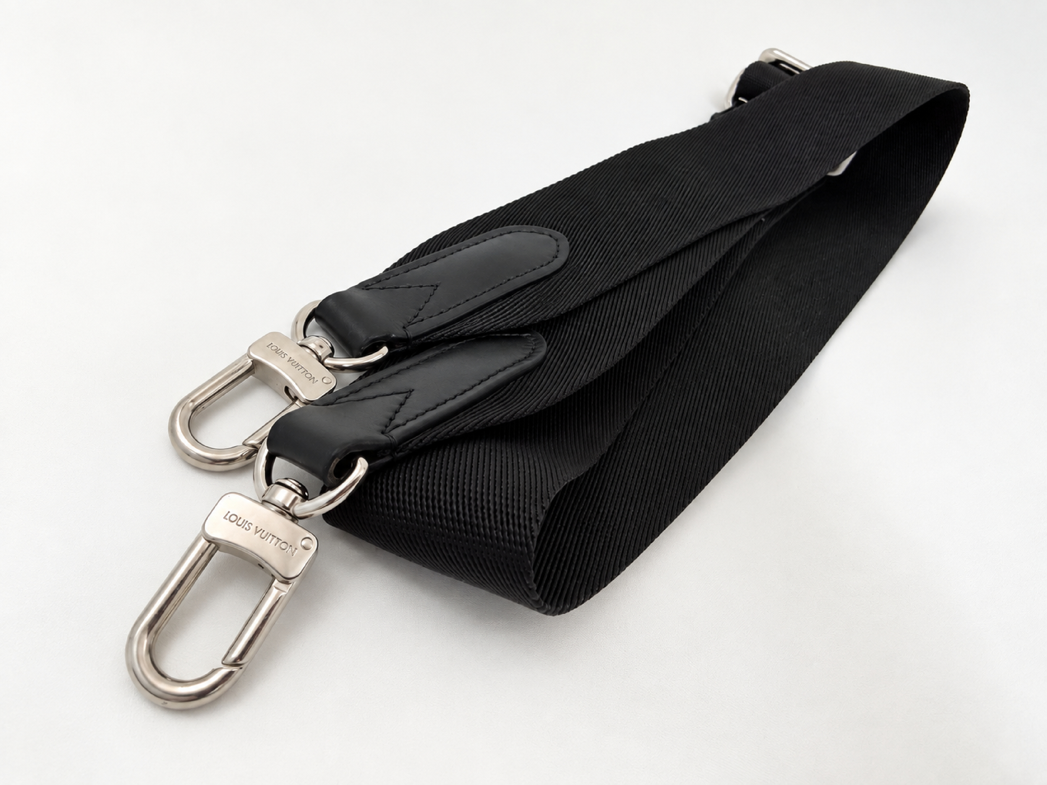 Damier N60414 Alpha Wearable Shoulder Bag — view 12