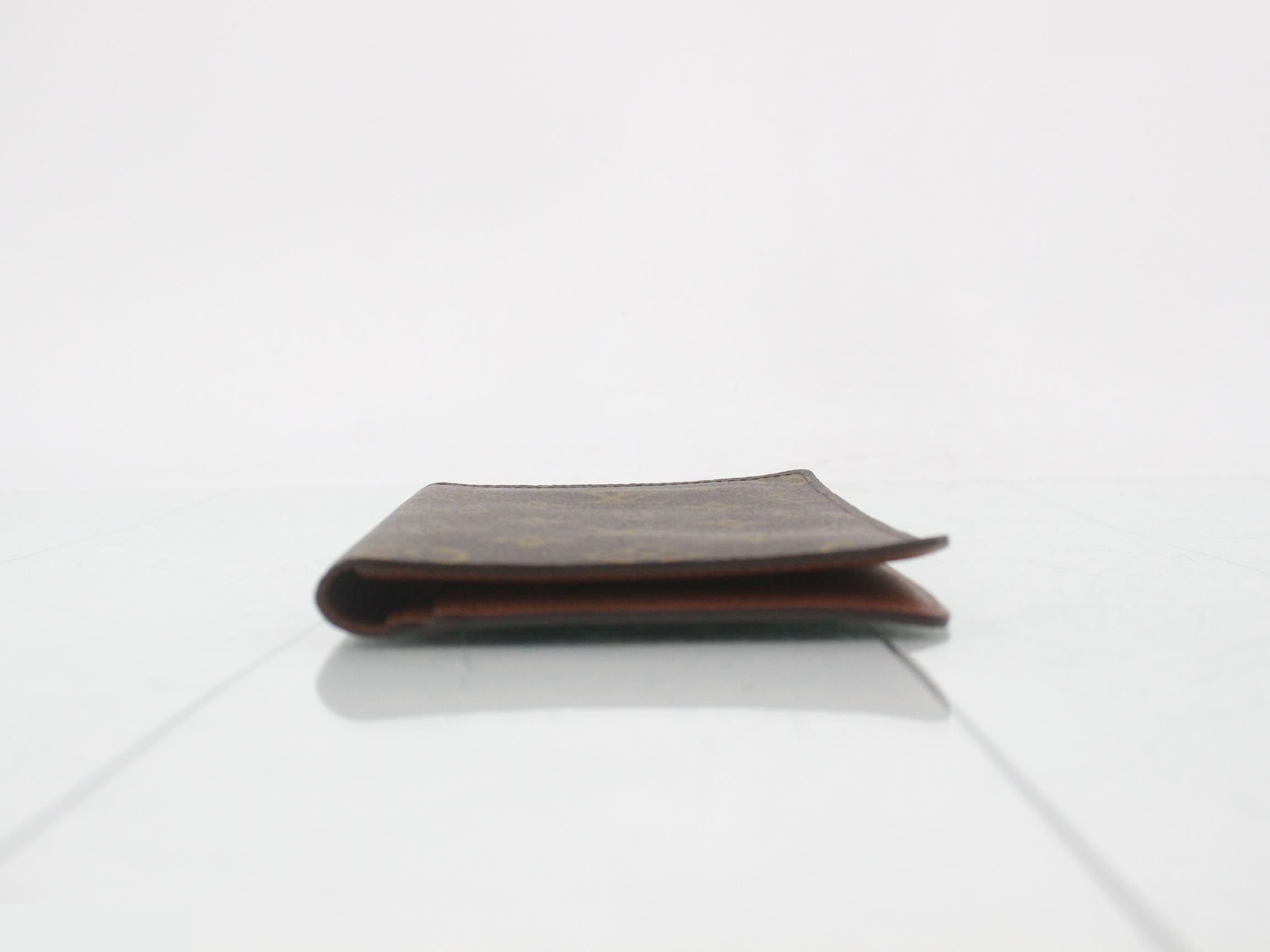 Unused, stored long wallet — view 3