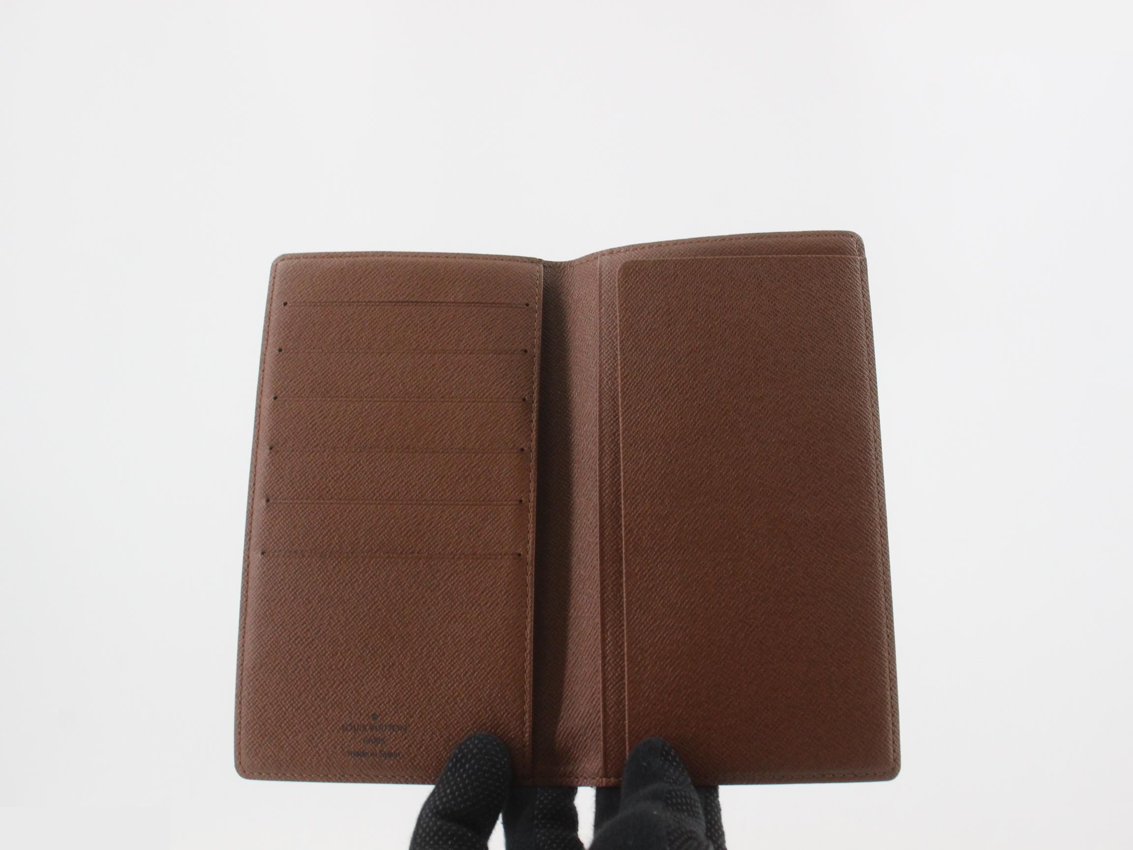 Unused, stored long wallet — view 4