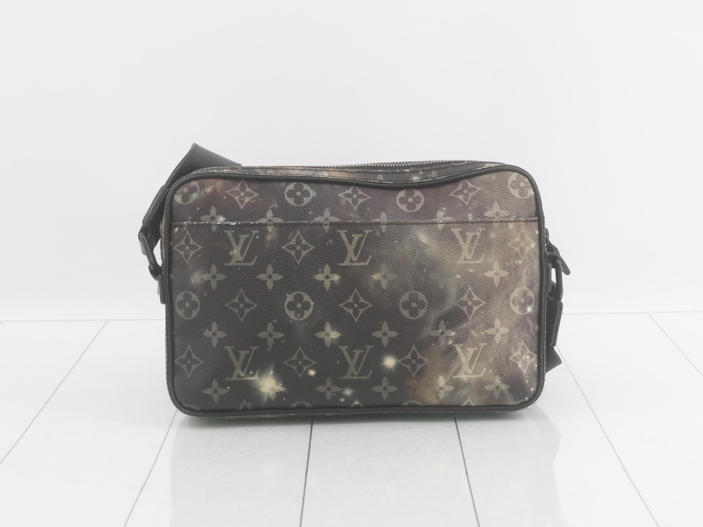 Monogram Galaxy Alpha Messenger — view 2