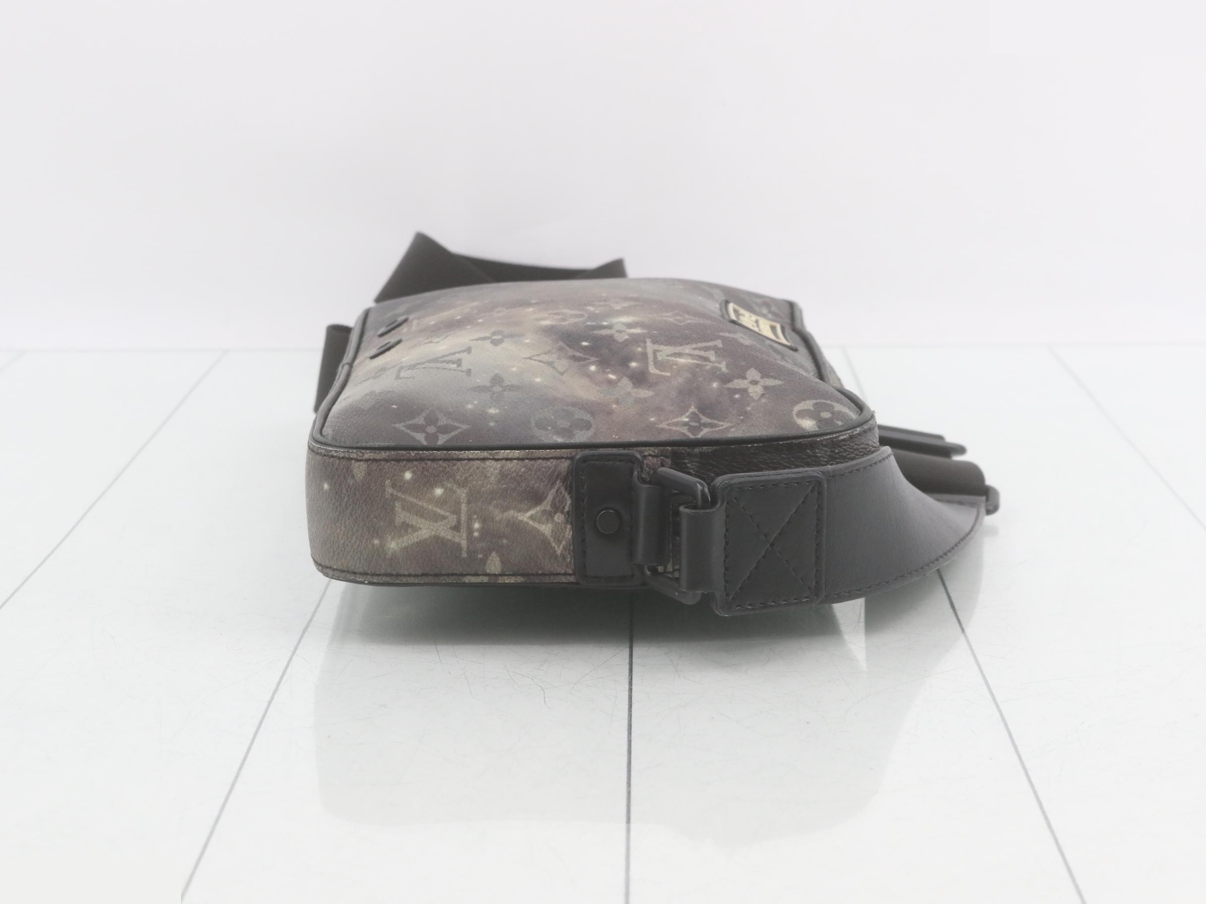 Monogram Galaxy Alpha Messenger — view 3