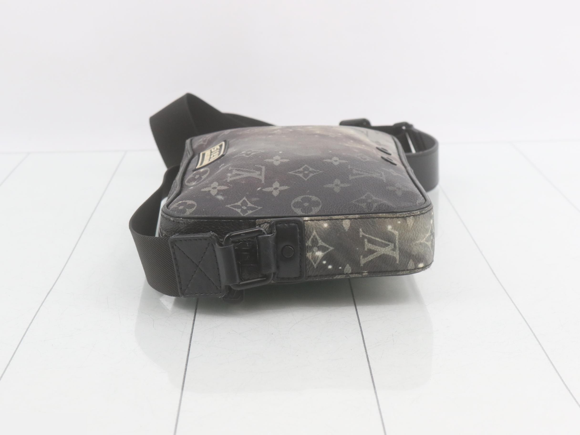 Monogram Galaxy Alpha Messenger — view 4