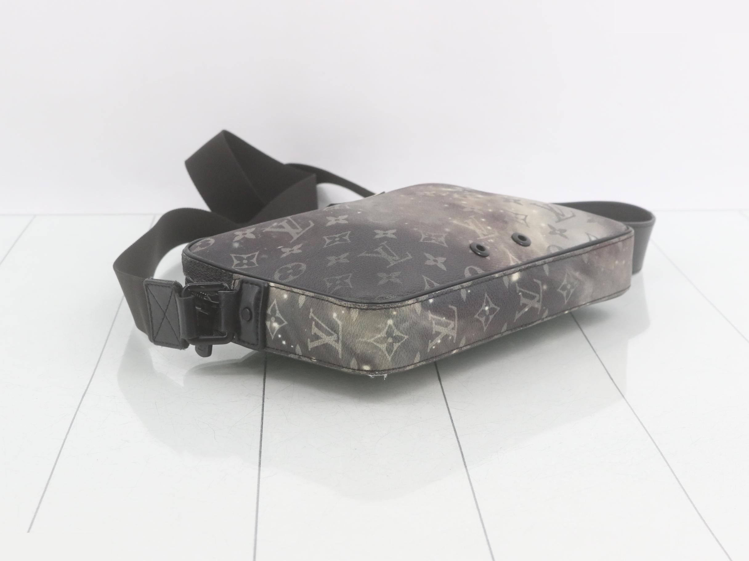 Monogram Galaxy Alpha Messenger — view 5