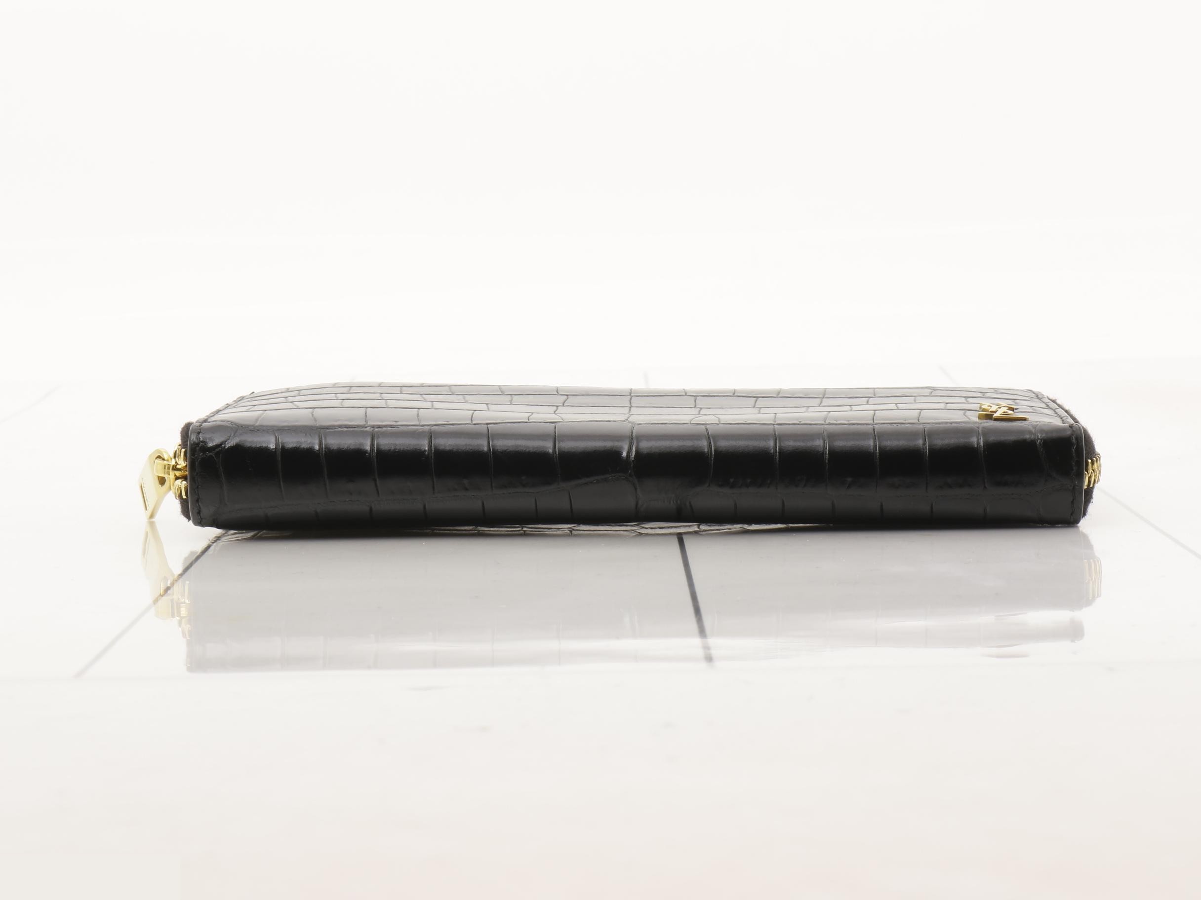 Other lines: Bags and wallets, crocodile leather. — view 3