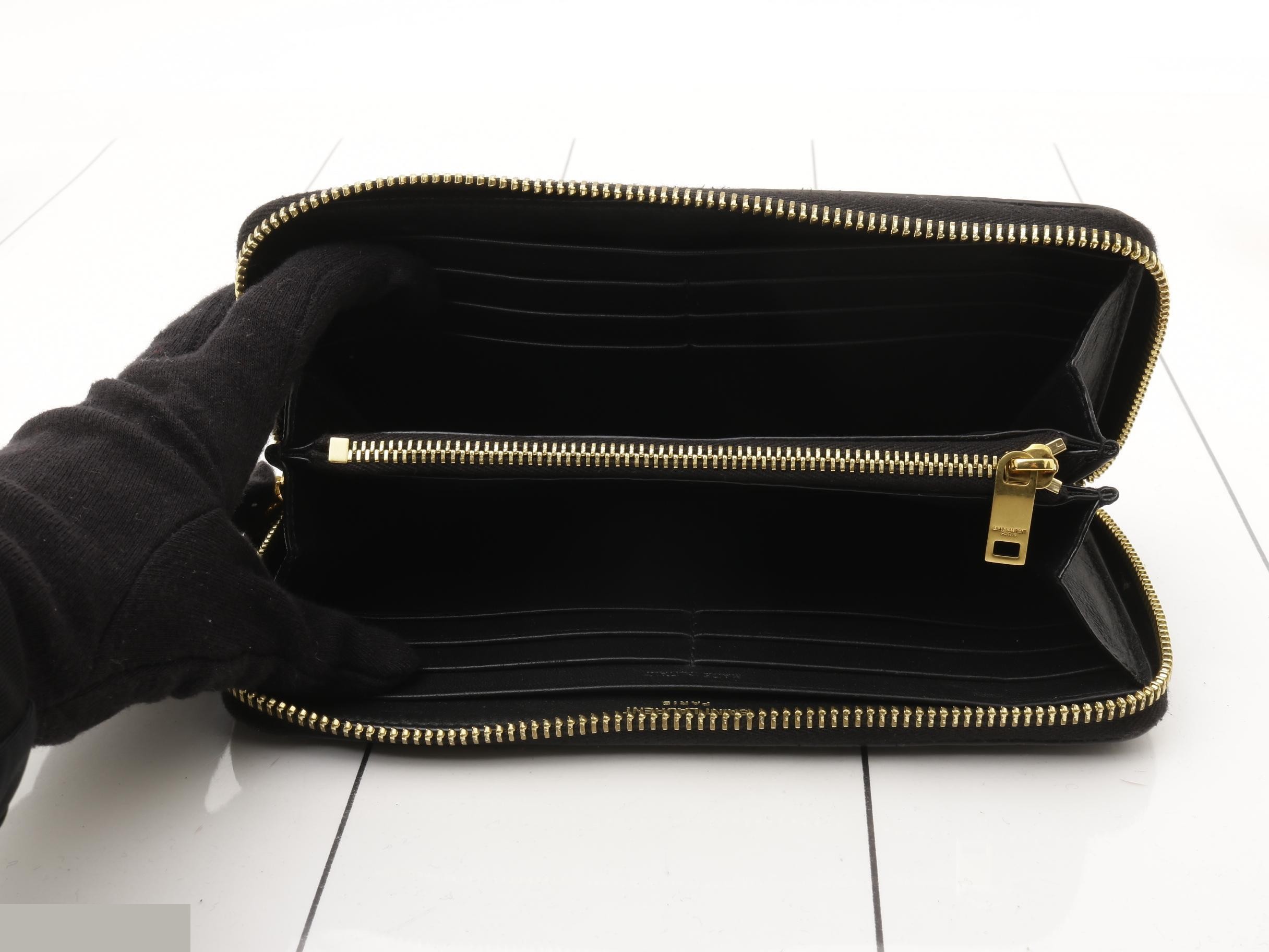 Other lines: Bags and wallets, crocodile leather. — view 4