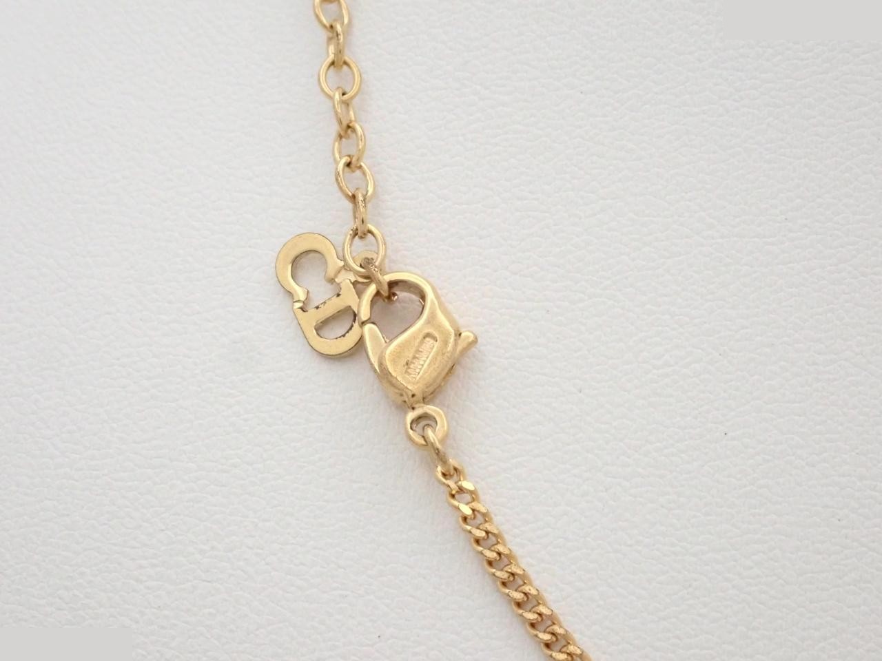 Other lines: Precious metals, necklaces, pendants, chains approximately 45cm long. — view 2