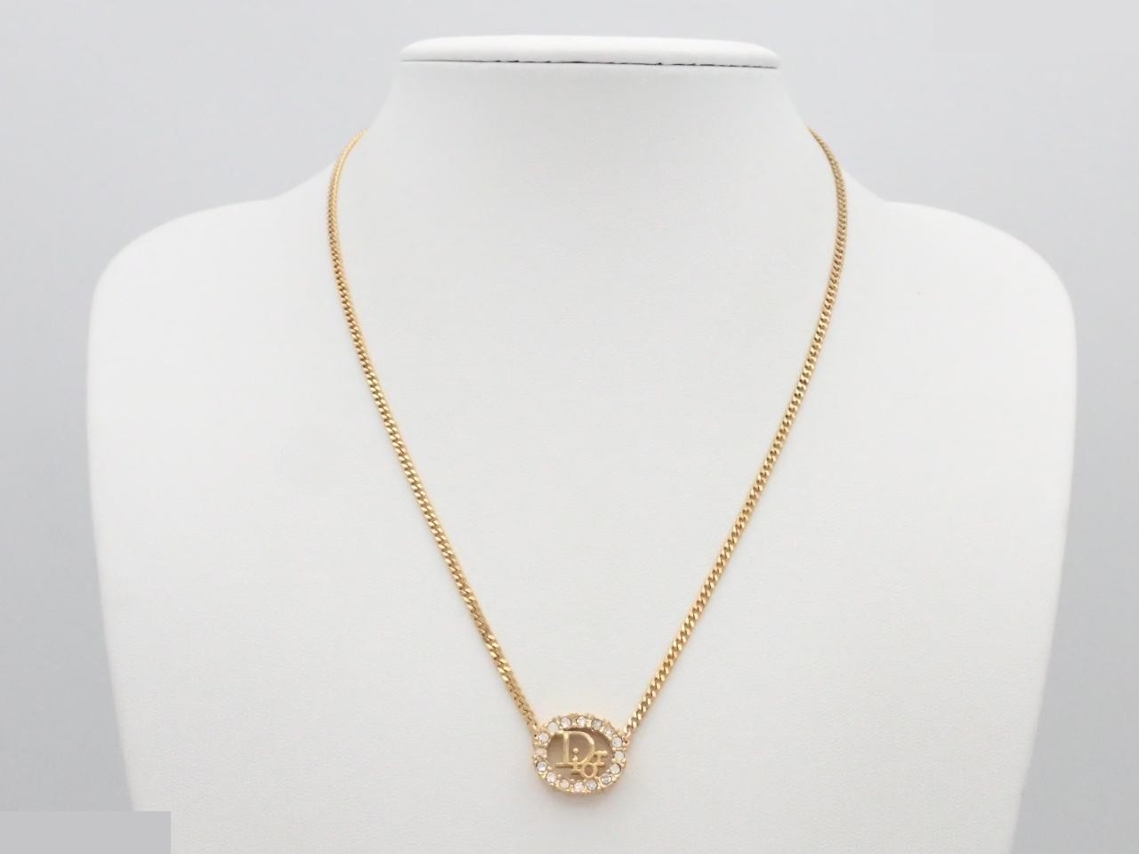 Other lines: Precious metals, necklaces, pendants, chains approximately 45cm long. — view 3