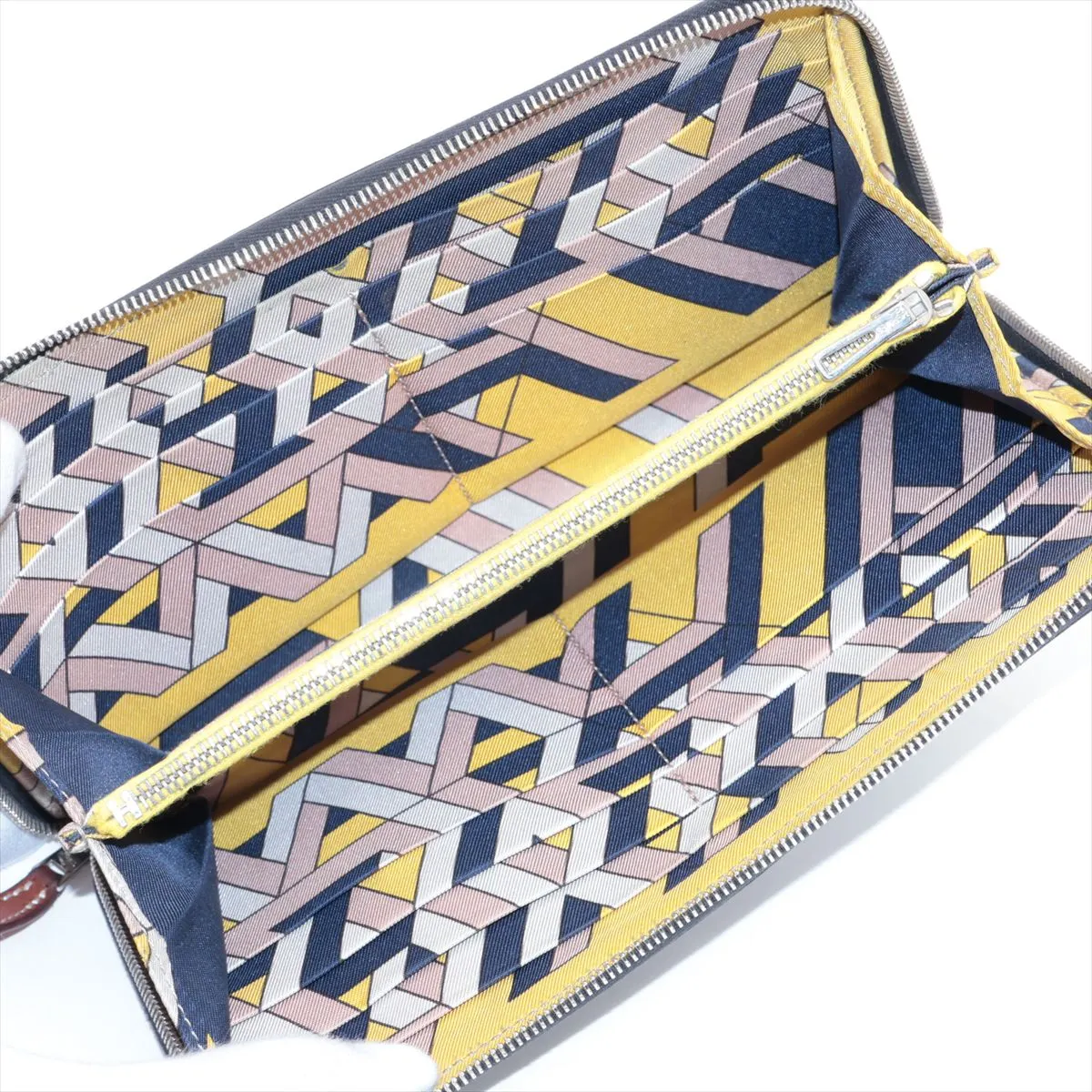 Azap Long Silk In Veau Epsom Round Zip Wallet Black Silver Hardware Q: 2013 — view 3