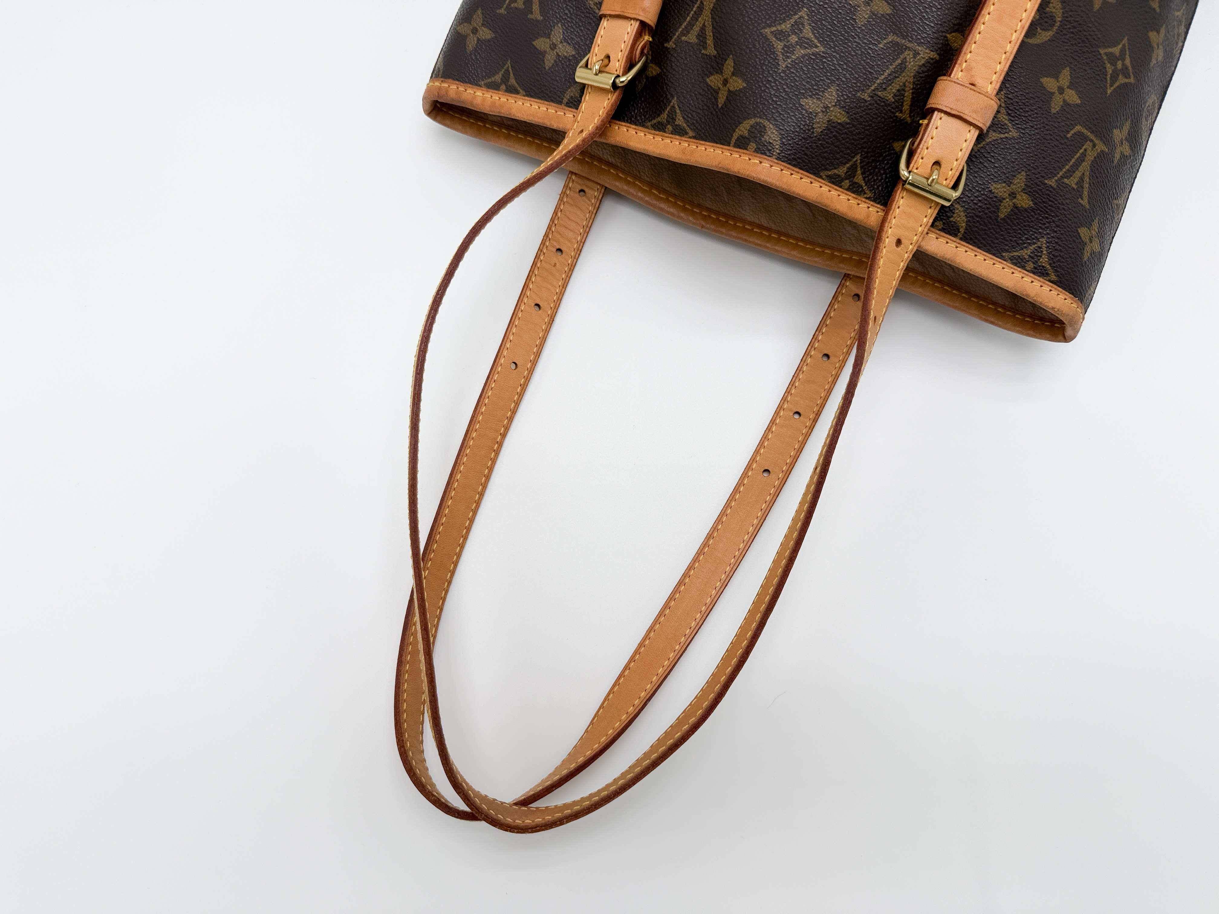 Monogram M42236 Bucket GM Tote Bag (No stickiness) — view 3