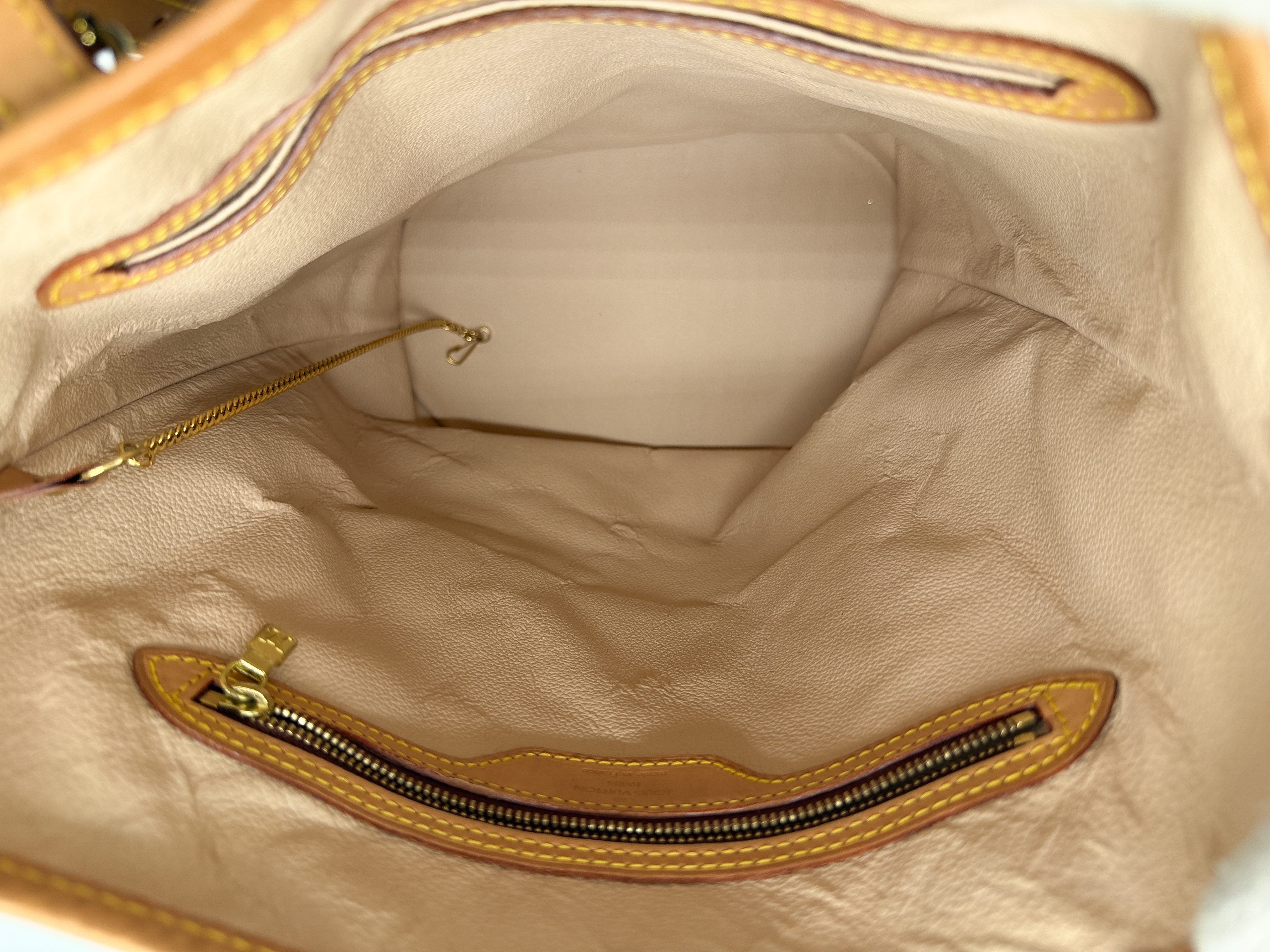 Monogram M42236 Bucket GM Tote Bag (No stickiness) — view 8