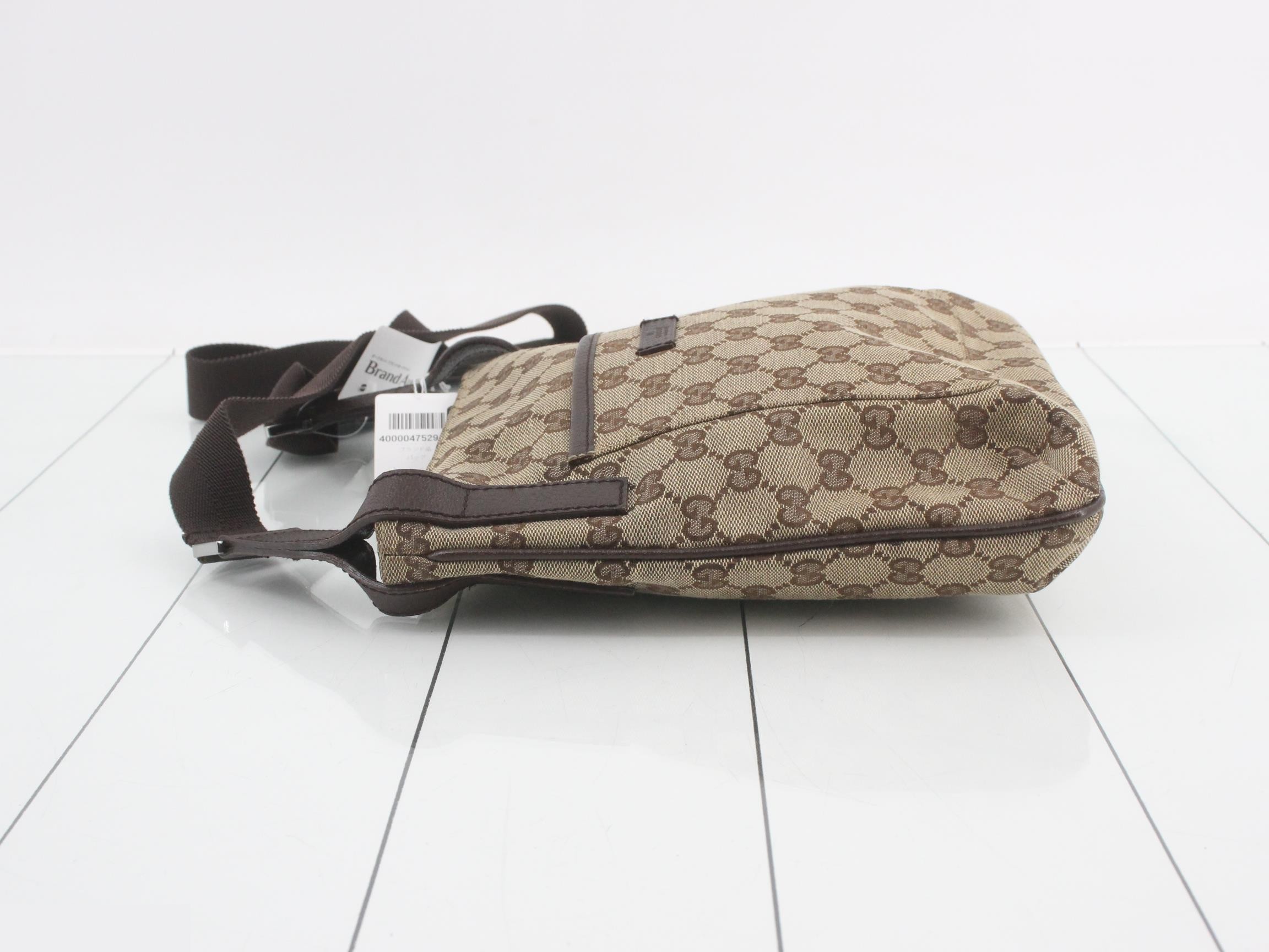 GG Canvas Shoulder Bag — view 4