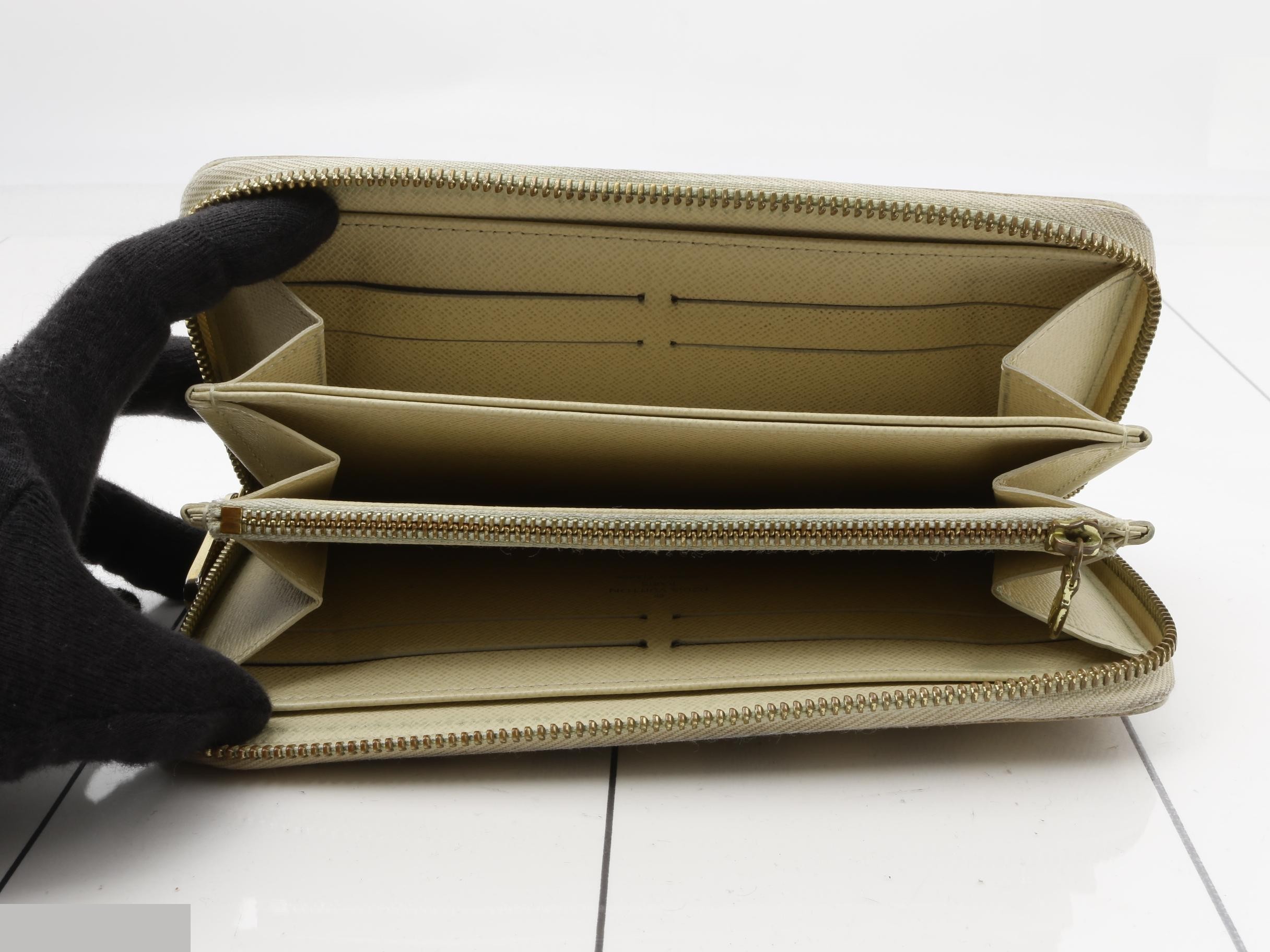 Zippy Wallet — view 4
