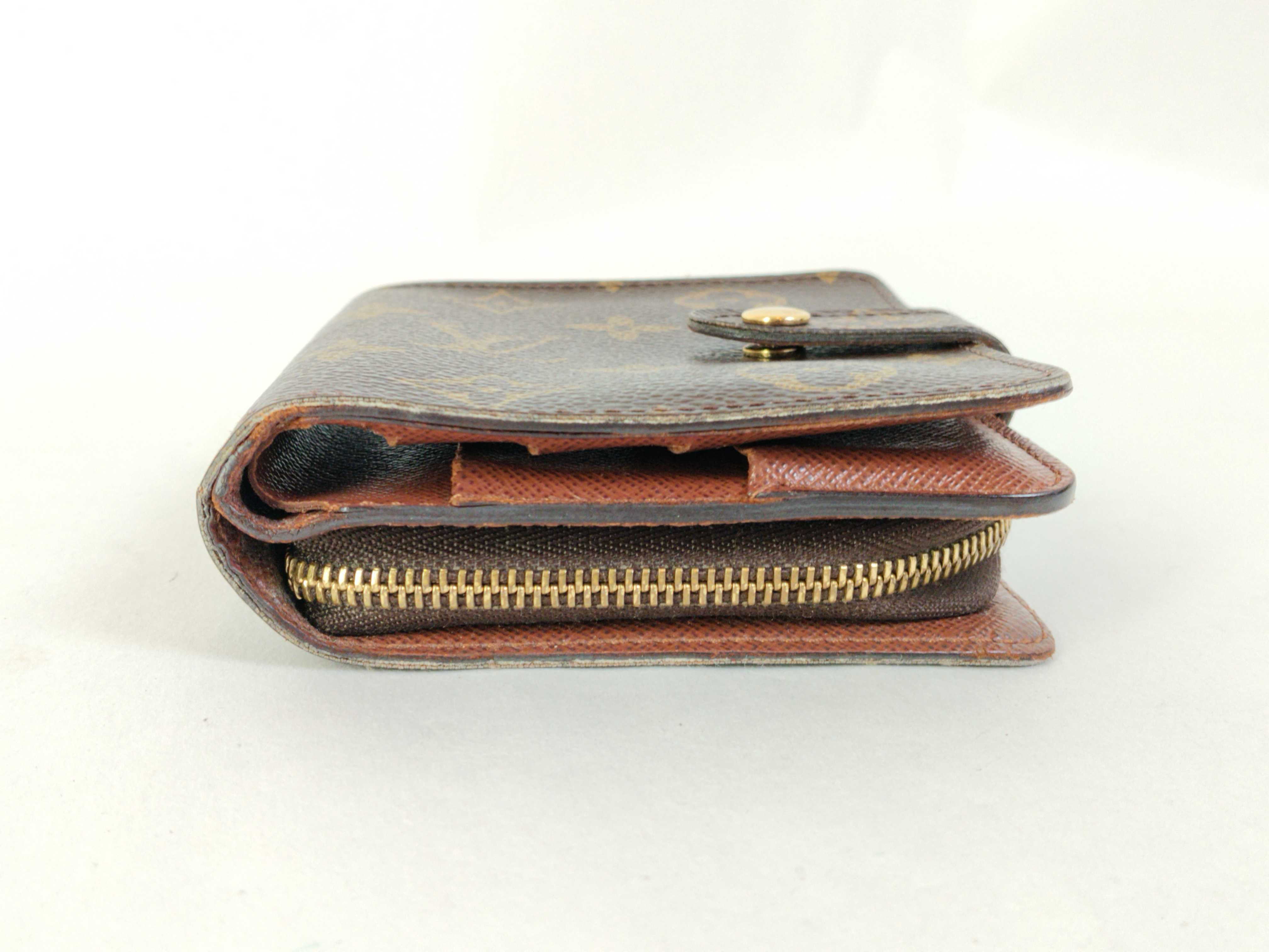 Monogram Compact Snap Wallet with Initials — view 4