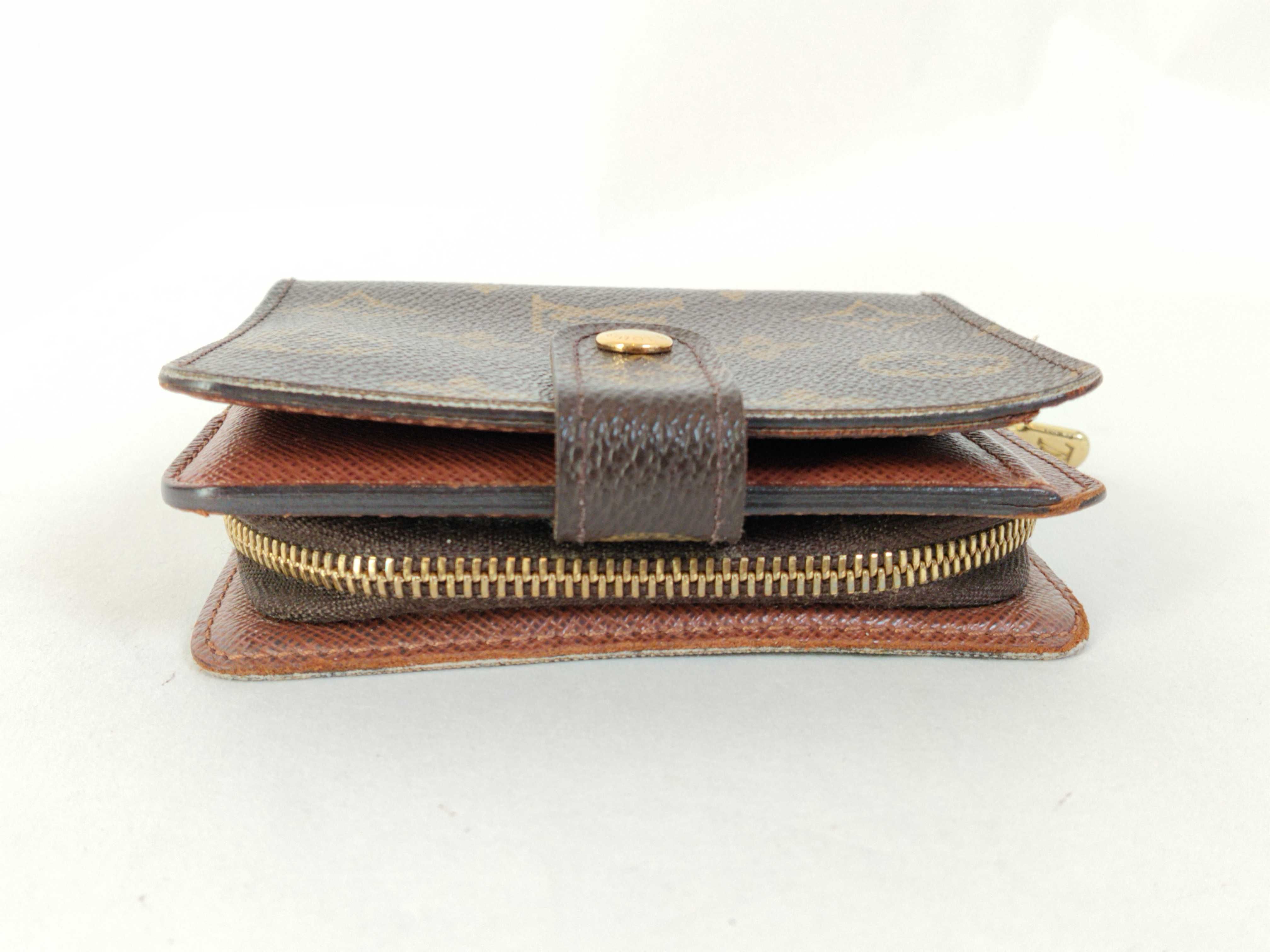 Monogram Compact Snap Wallet with Initials — view 5
