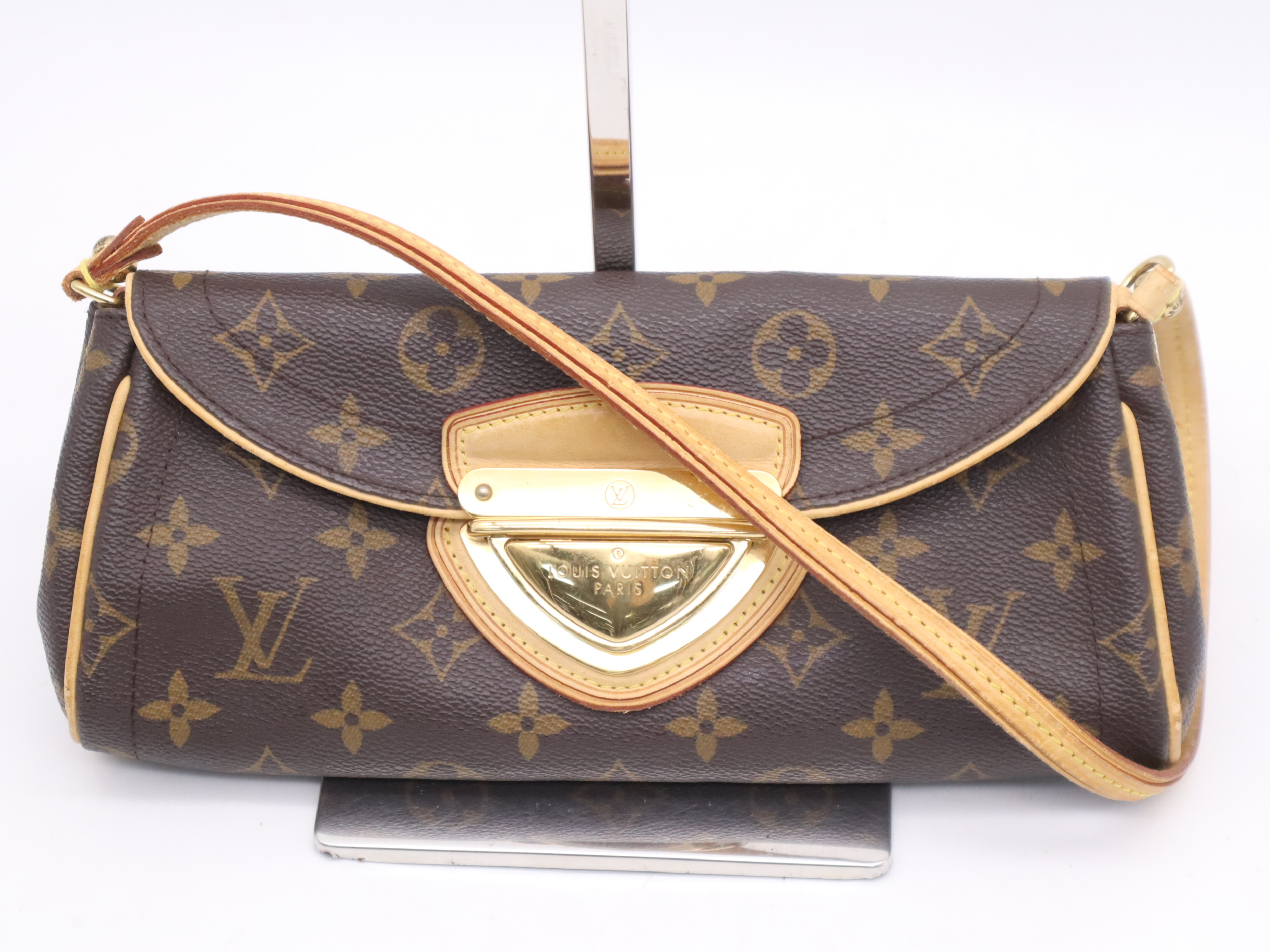 M40122 Monogram Pochette Beverly Handbag