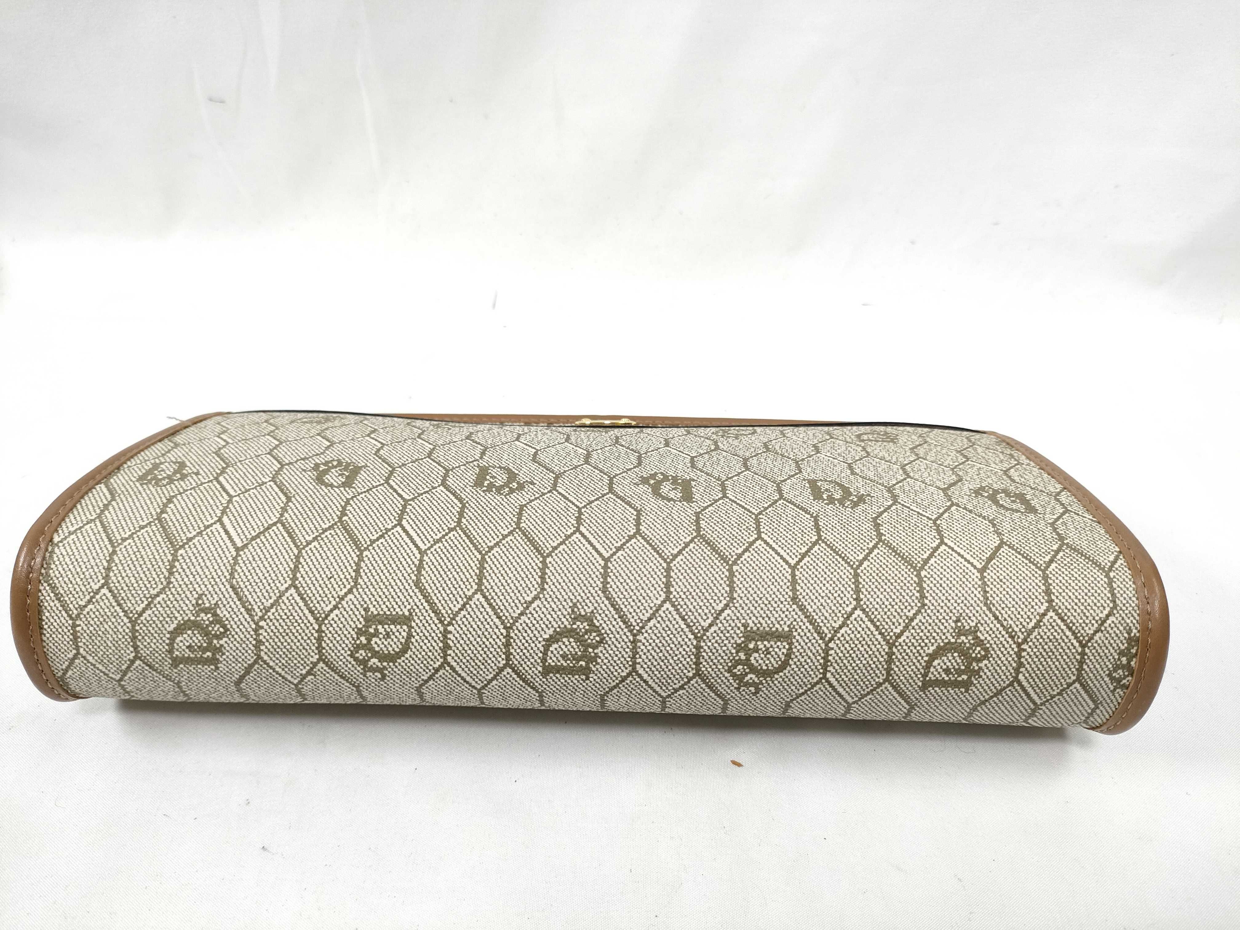clutch bag — view 3