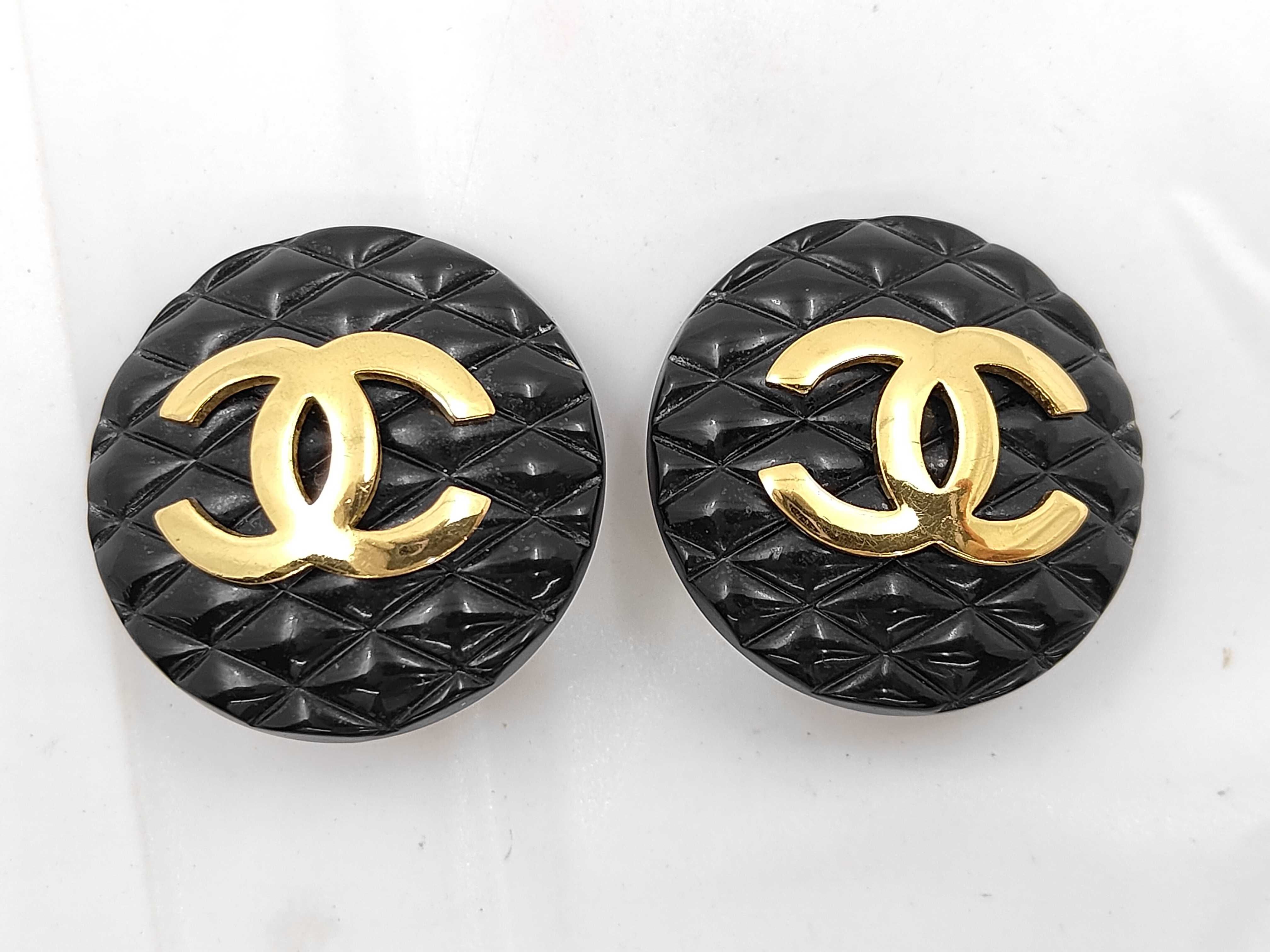 Matelassé Coco Mark Gold Black Earrings