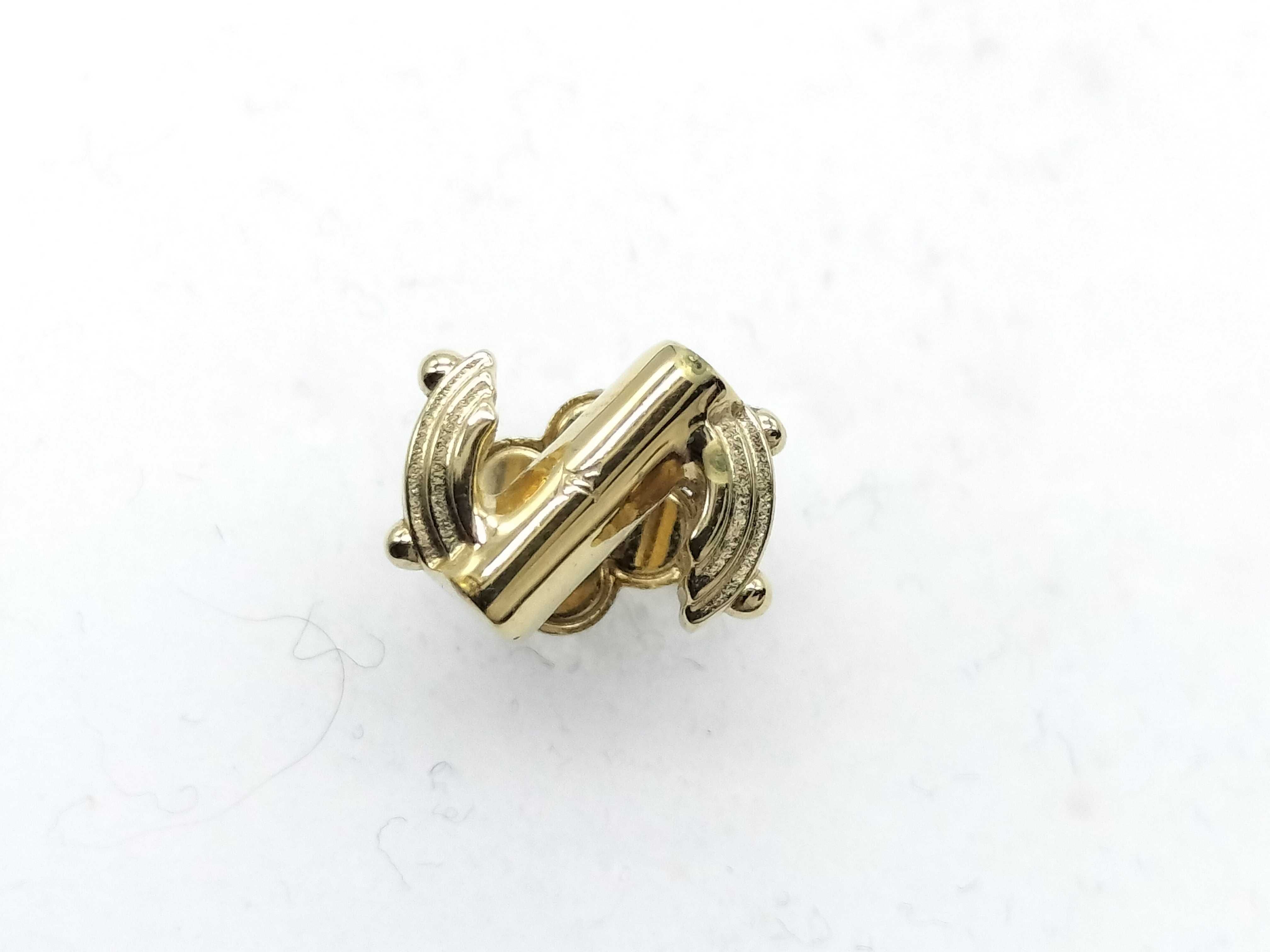 Initial S / Earrings