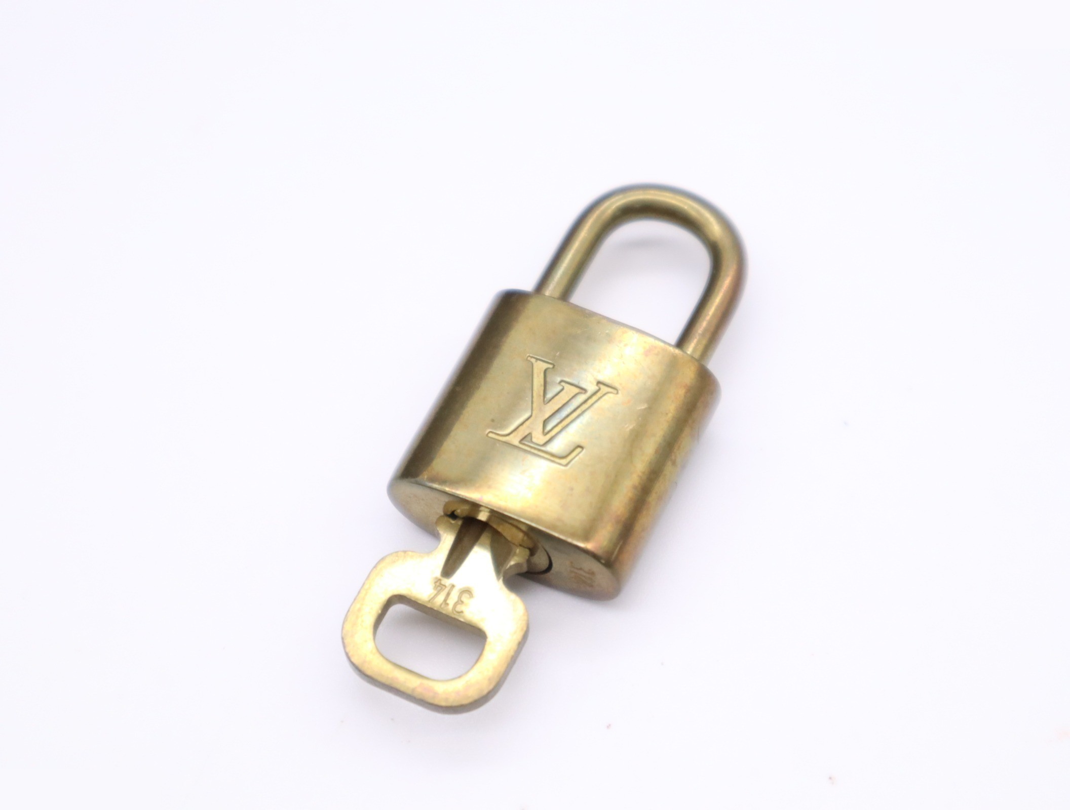 Keepall 45 with padlock, 2 keys, name tag, and handle strap. — view 8