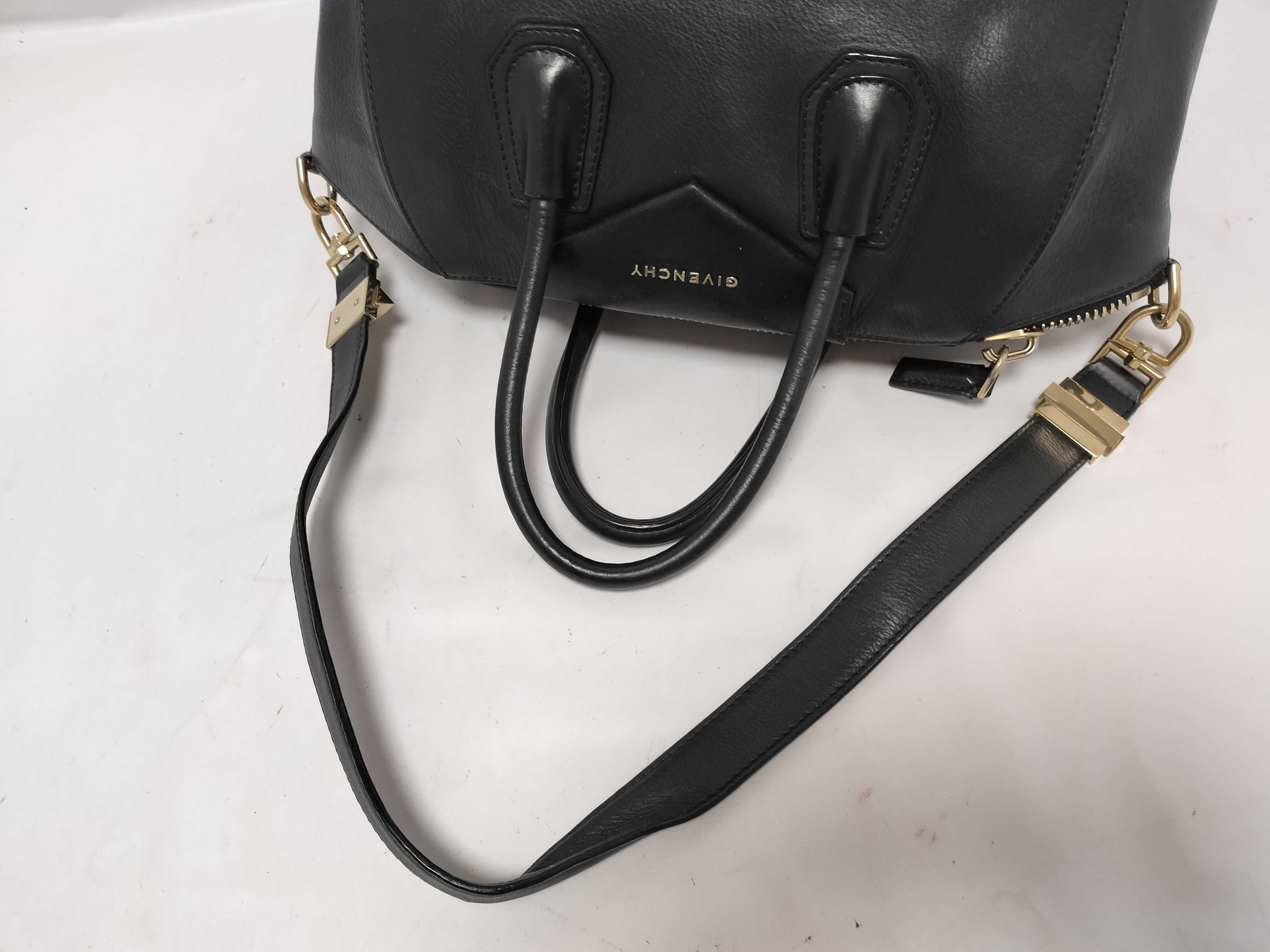 Antigona Small 2-Way Bag Black BB05113012 Handbag — view 3