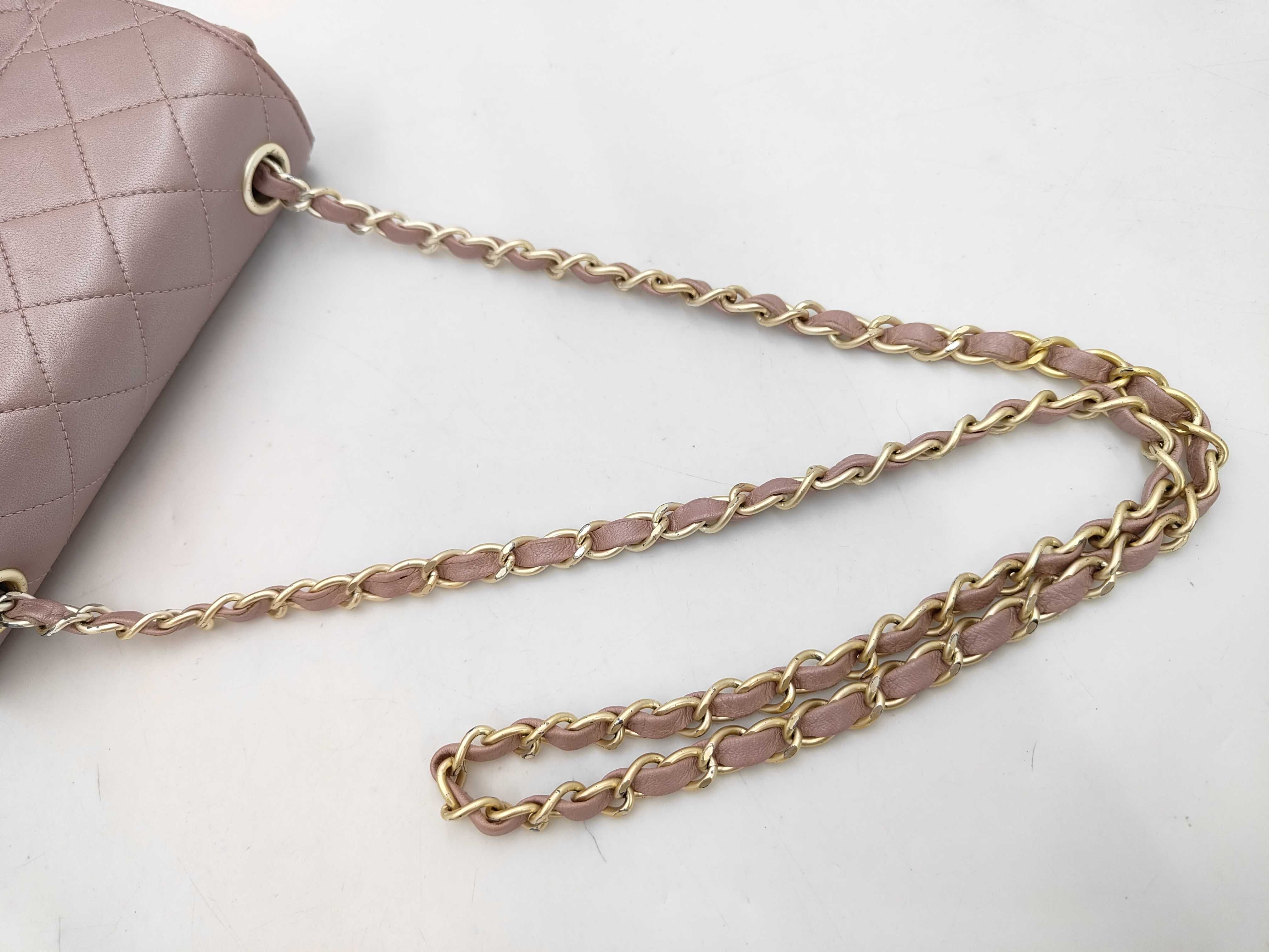 Matelassé Chain Shoulder Bag Leather Shoulder Bag — view 3