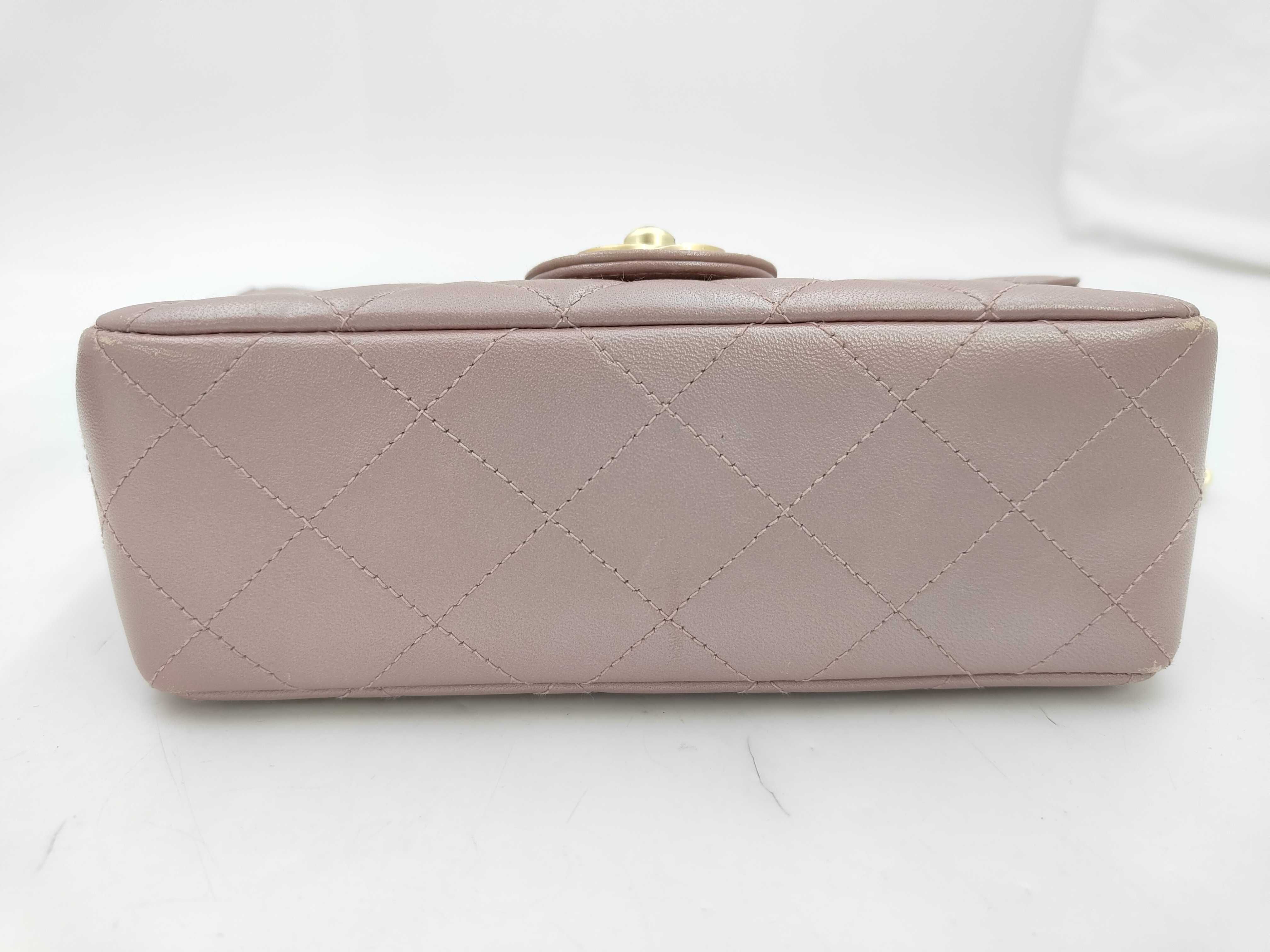Matelassé Chain Shoulder Bag Leather Shoulder Bag — view 6