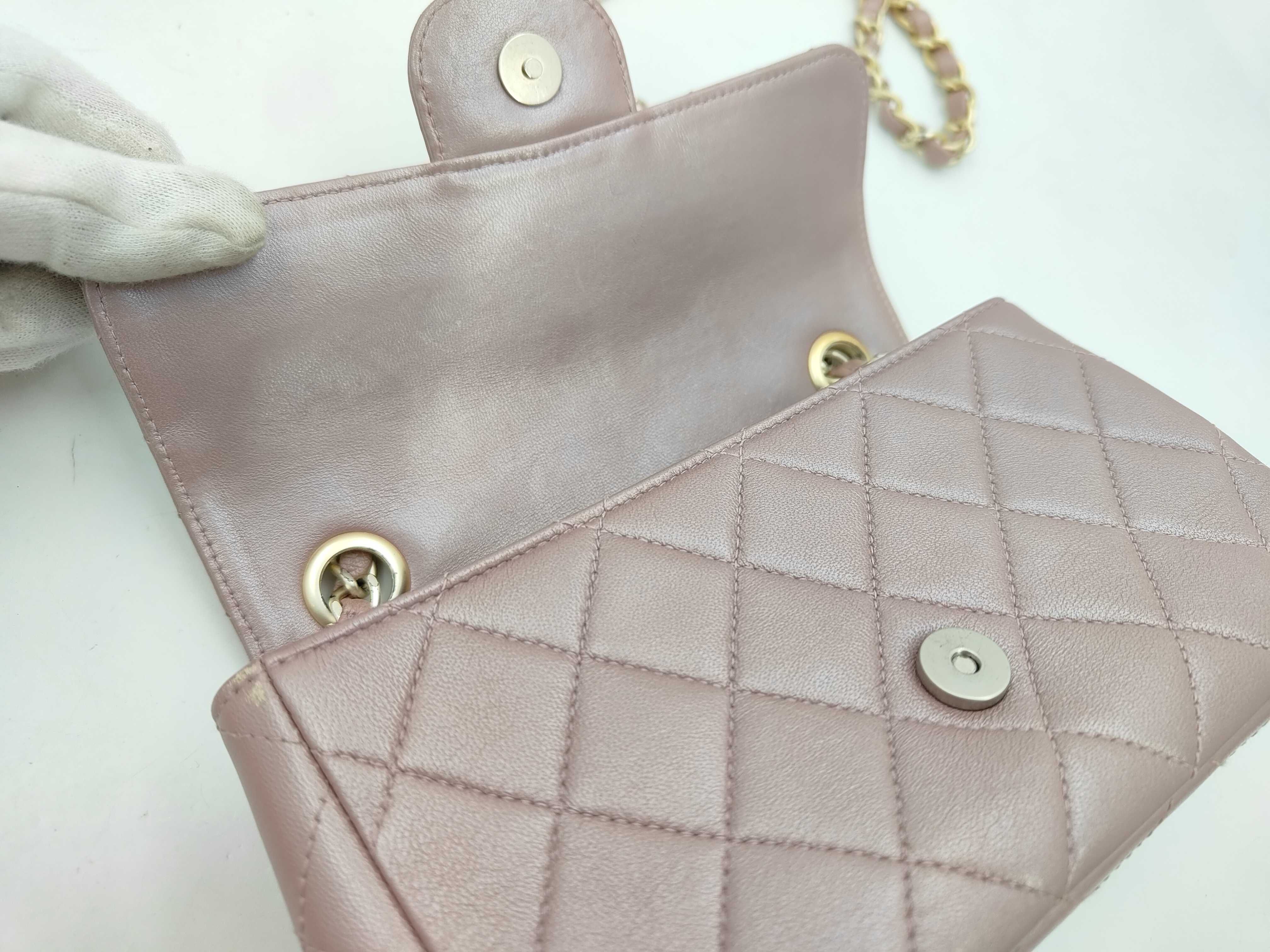 Matelassé Chain Shoulder Bag Leather Shoulder Bag — view 7