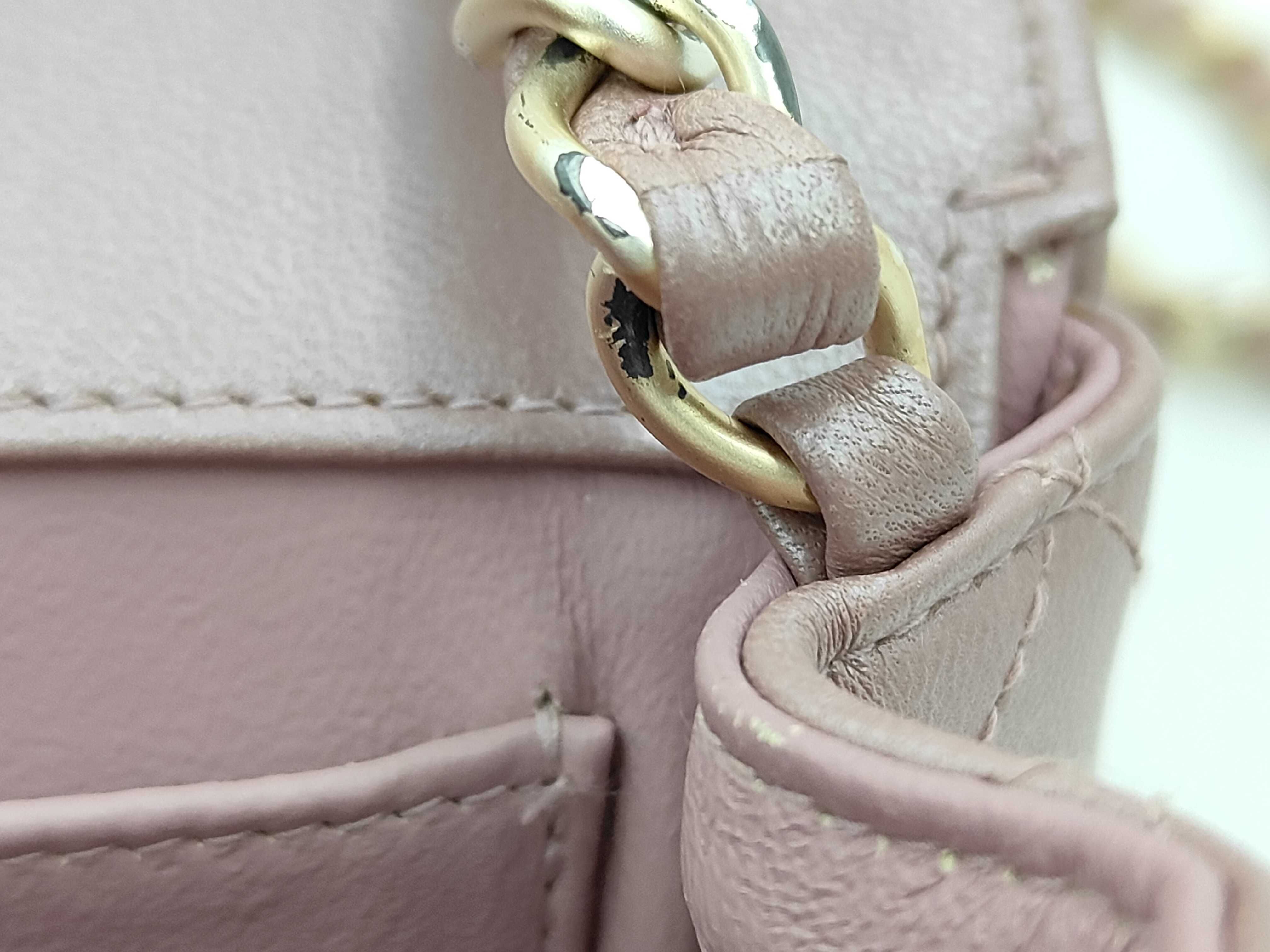 Matelassé Chain Shoulder Bag Leather Shoulder Bag — view 8