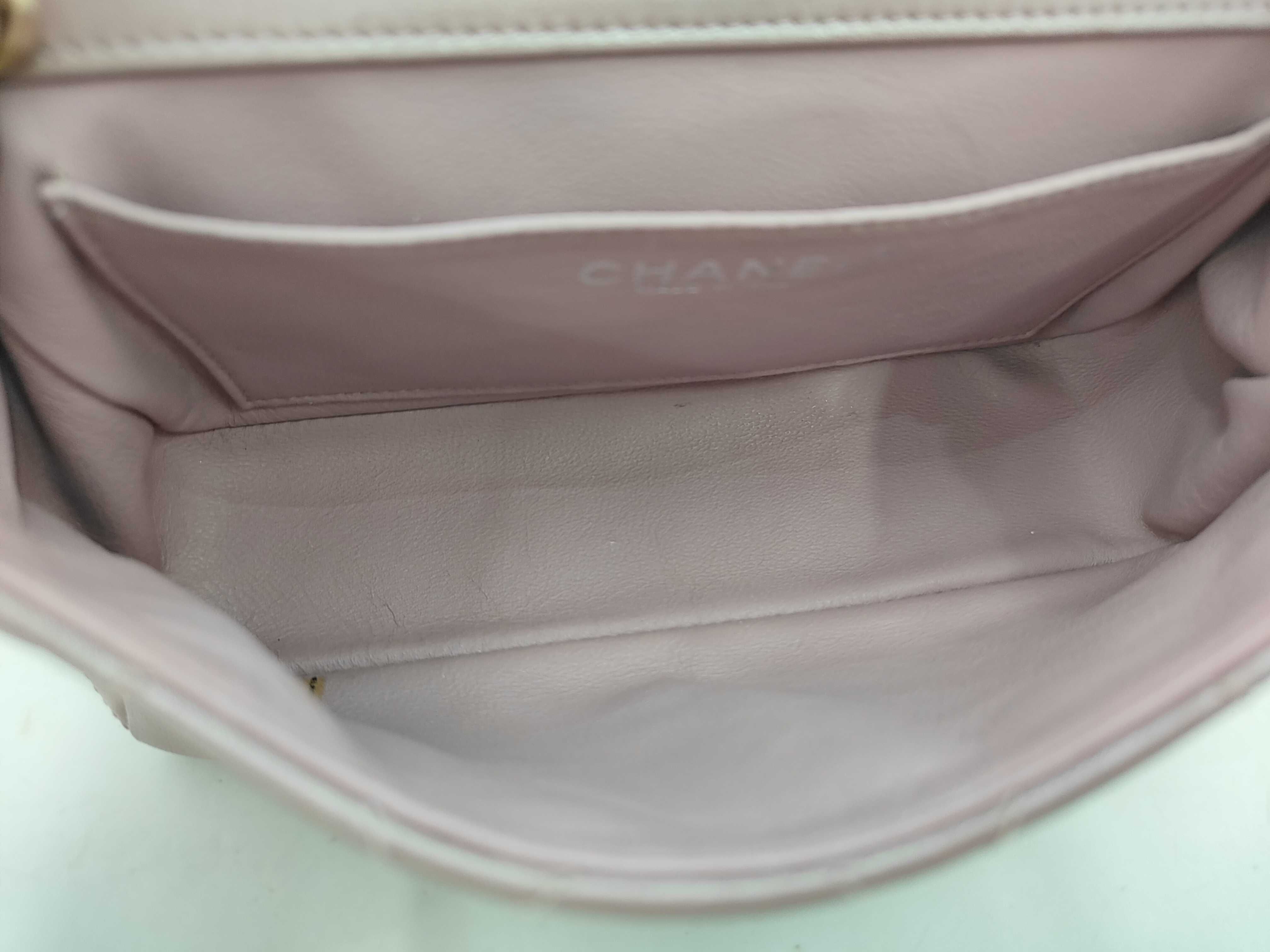 Matelassé Chain Shoulder Bag Leather Shoulder Bag — view 9