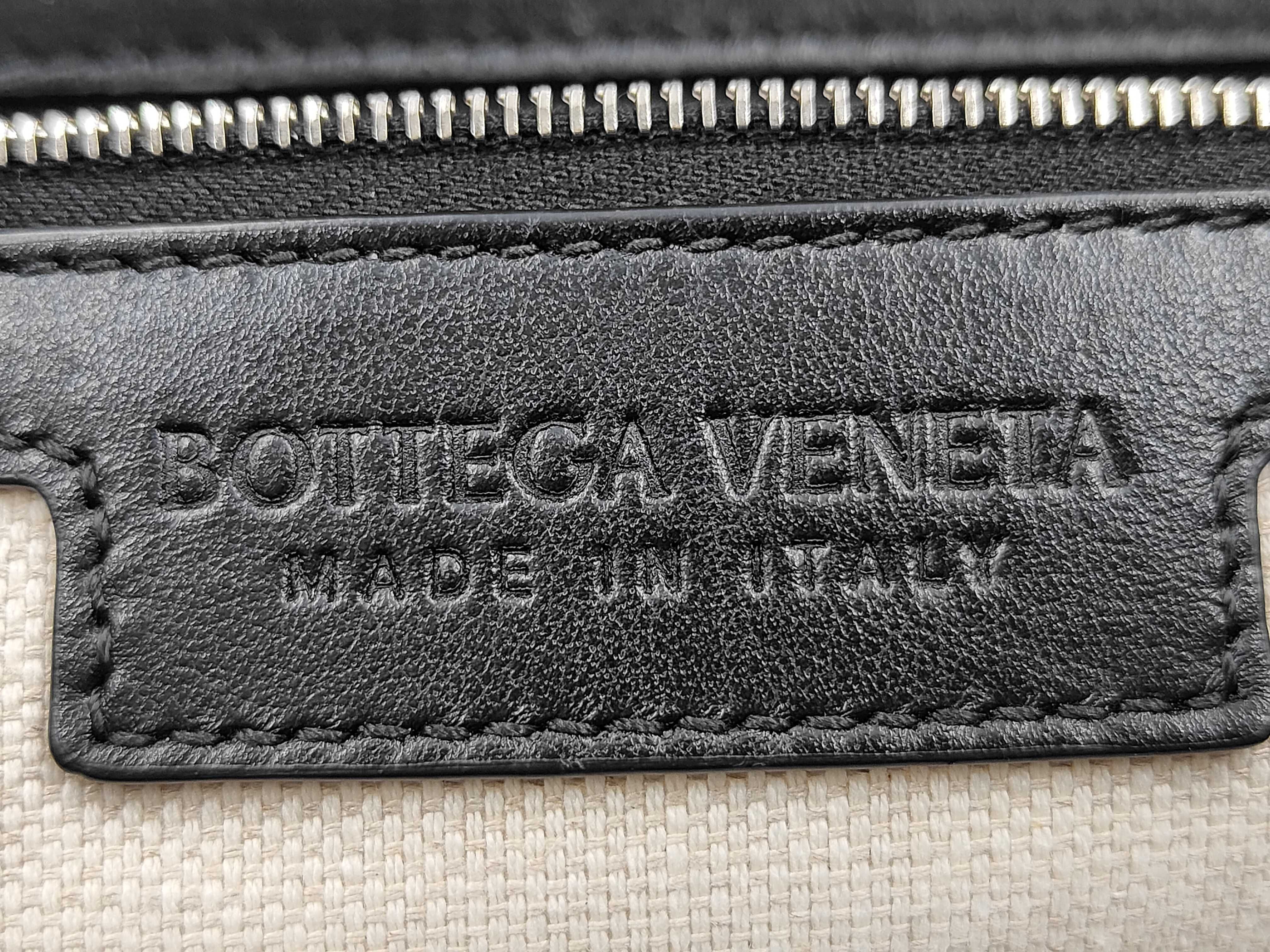 Intrecciato Maxi Intrecciato Tote Bag Black Tote Bag — view 11
