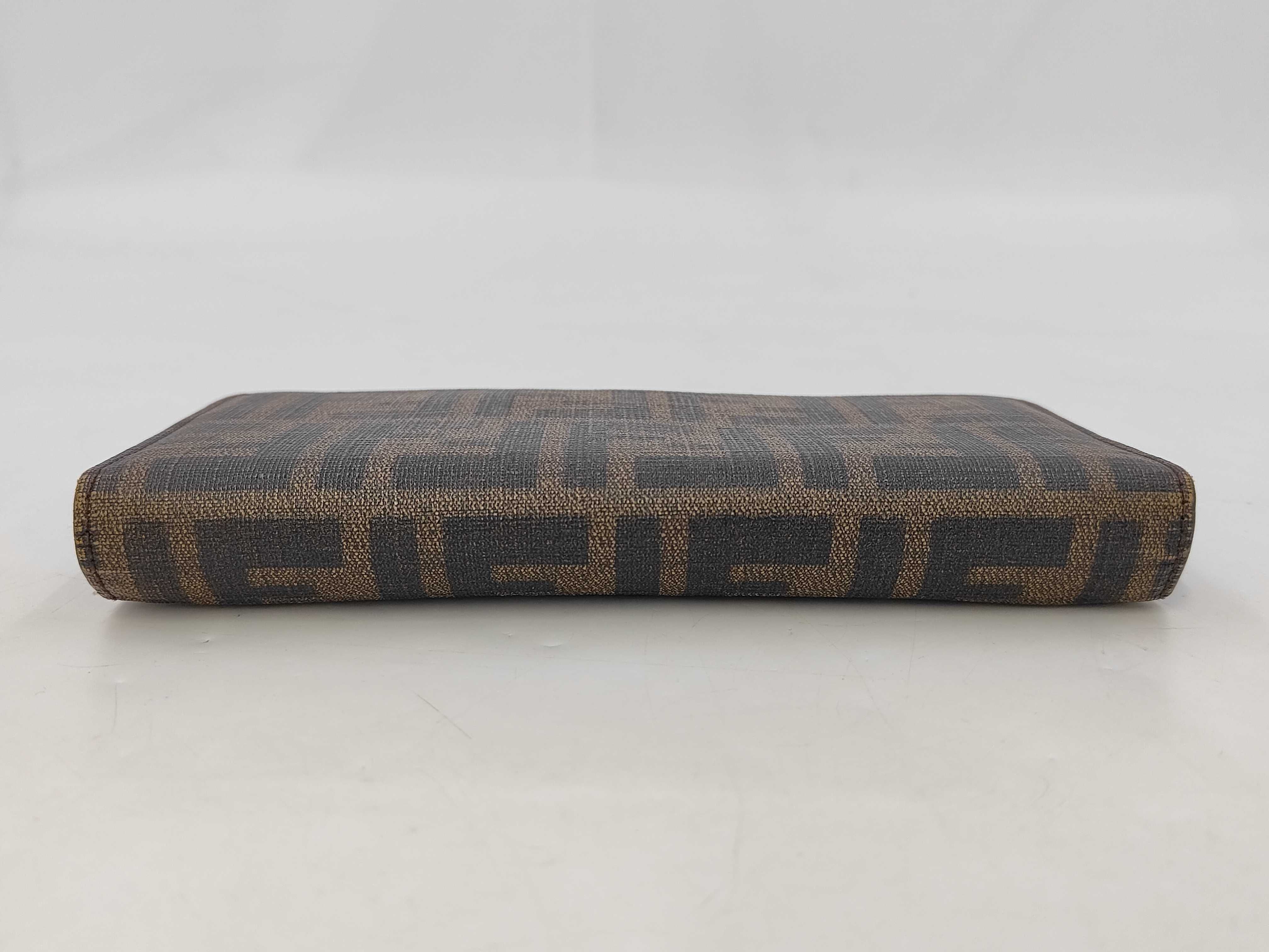 wallet — view 5