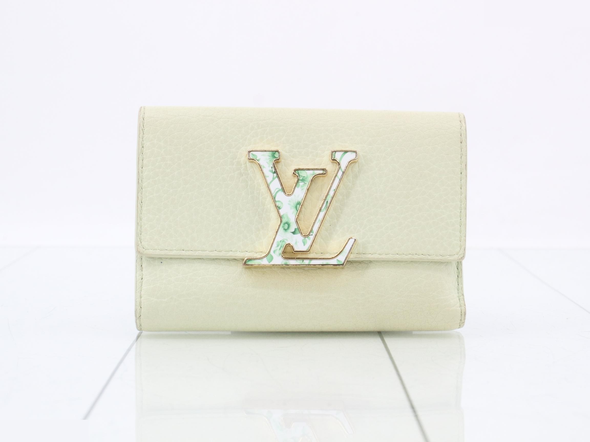 M82009 LV Portefeuille Capucines Compact Wallet