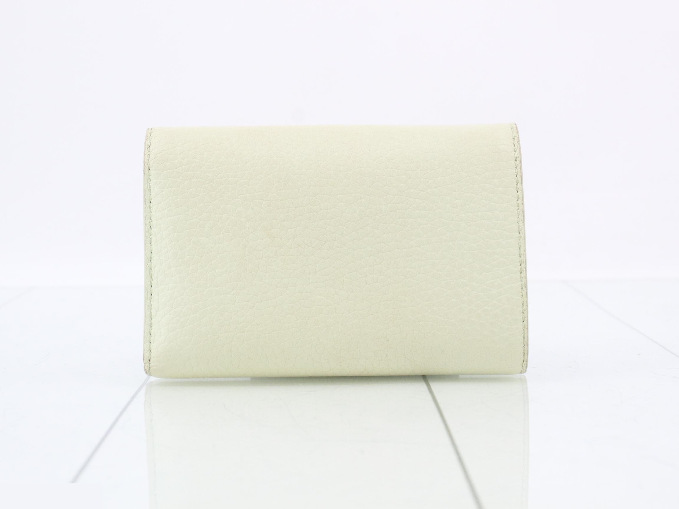 M82009 LV Portefeuille Capucines Compact Wallet — view 2